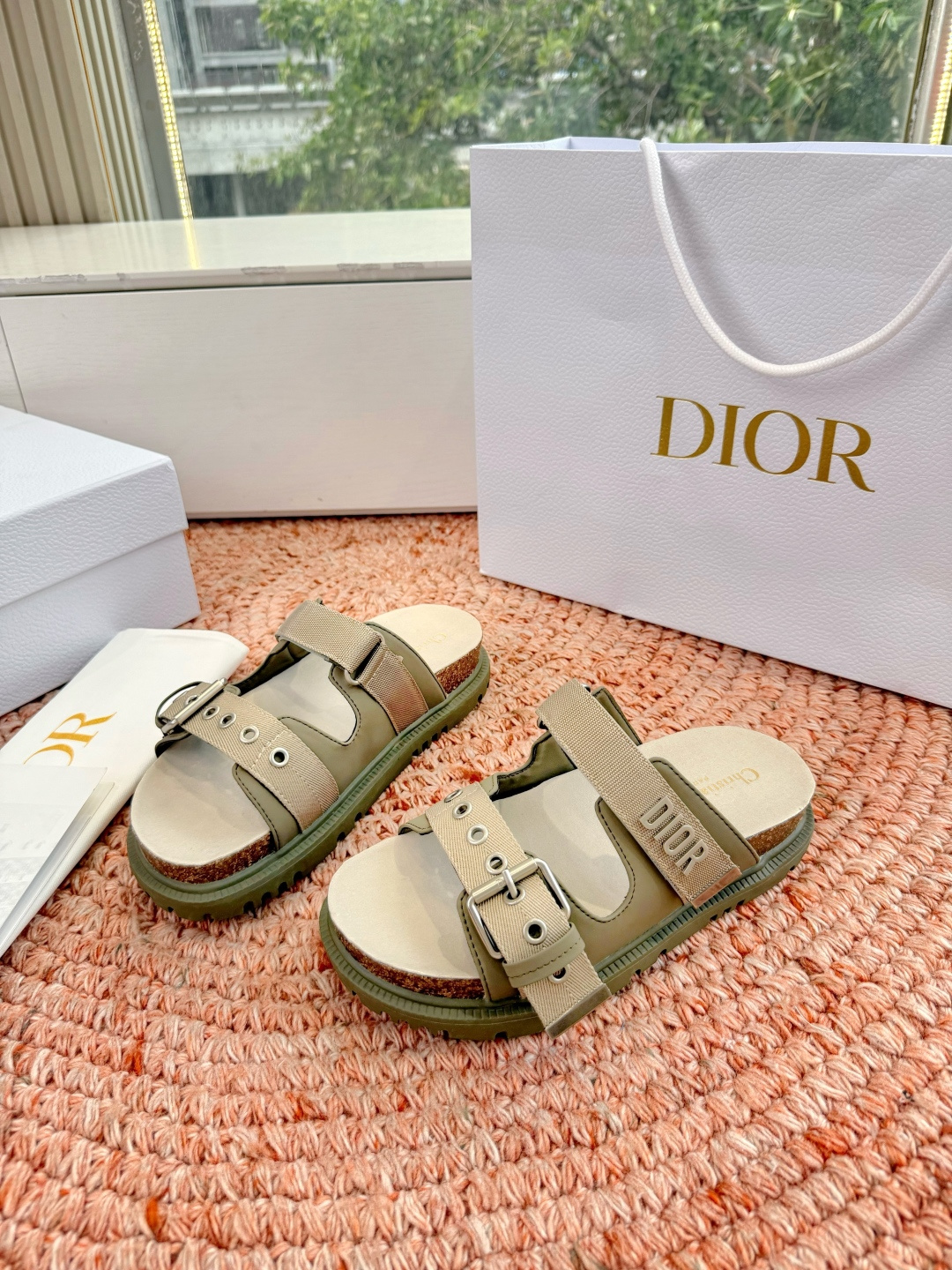디올(DIOR) CD 버클 슬리퍼 신발