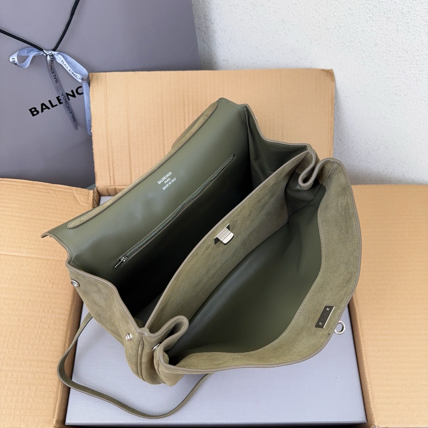 BALENCIAGA 발렌시아가 Rodeo 로데오 미디엄 핸드백 (스웨이드 누벅 / 램스킨 라이닝) 가방