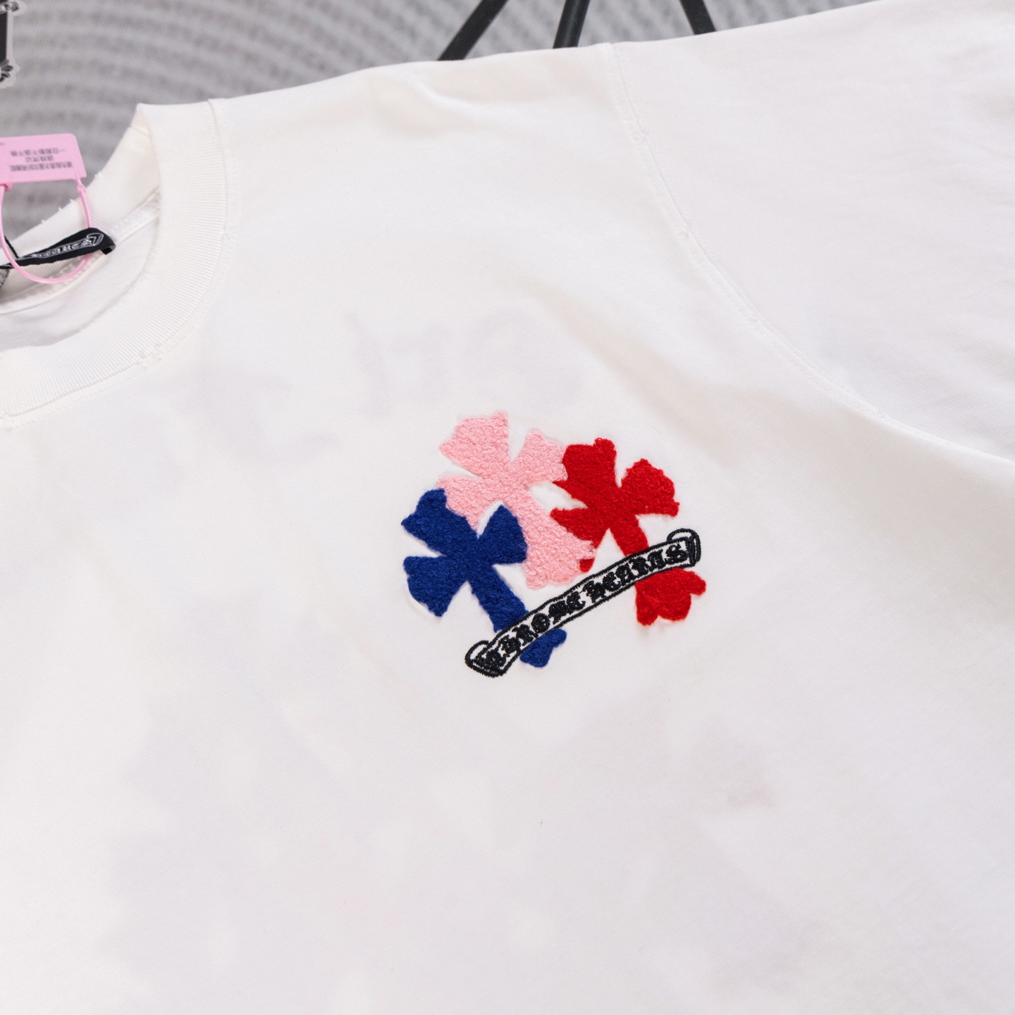 크롬하츠(CHROME HEARTS) 컬러 십자가 자수 반팔 티셔츠 의류
