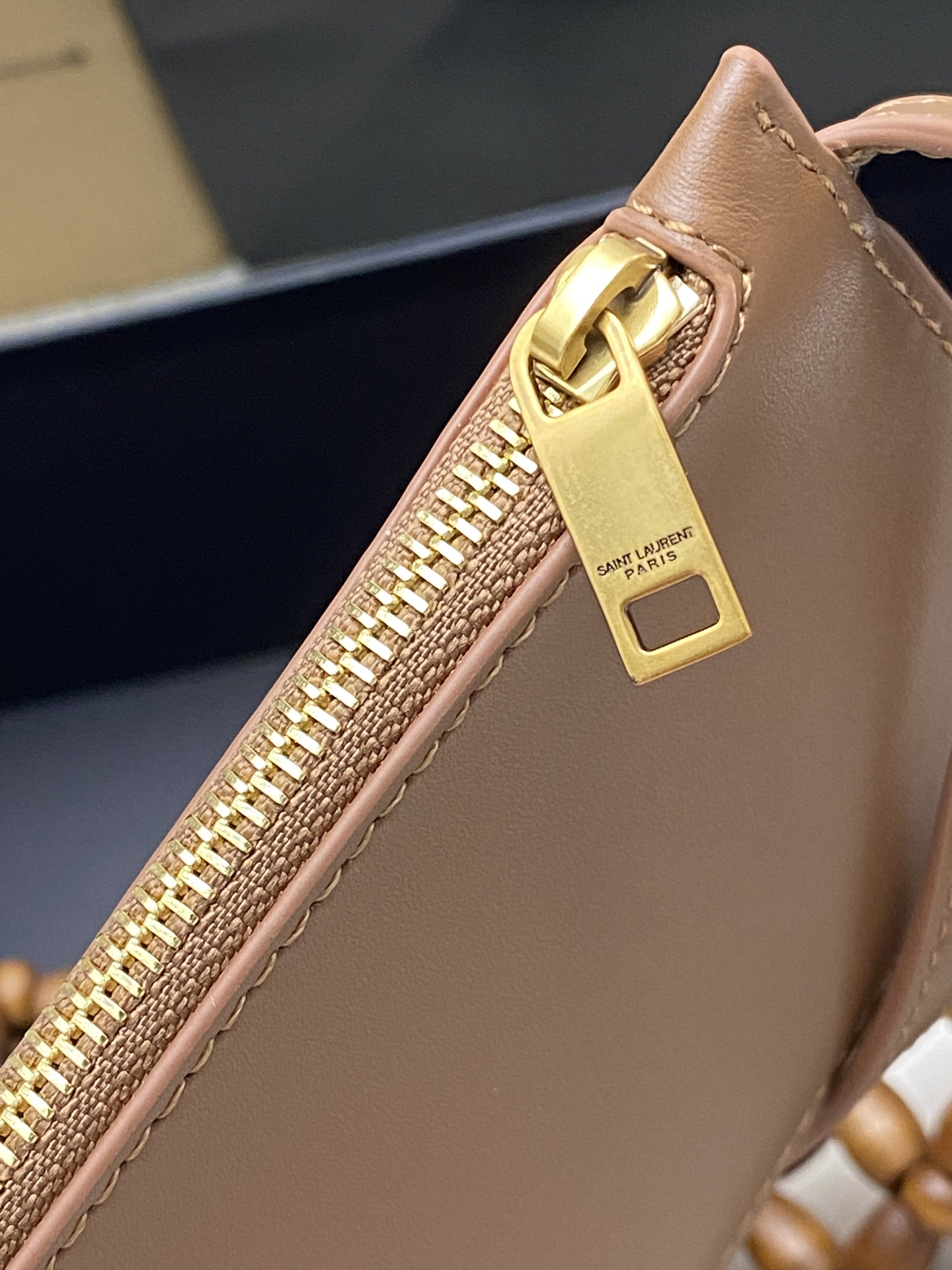 Saint Laurent YSL LE 5A7 생로랑 우드 비즈 호보백 가방 / 657228