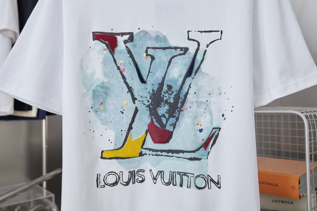 루이비통(LV) 그래피티 자수 반팔 티셔츠 상의 의류