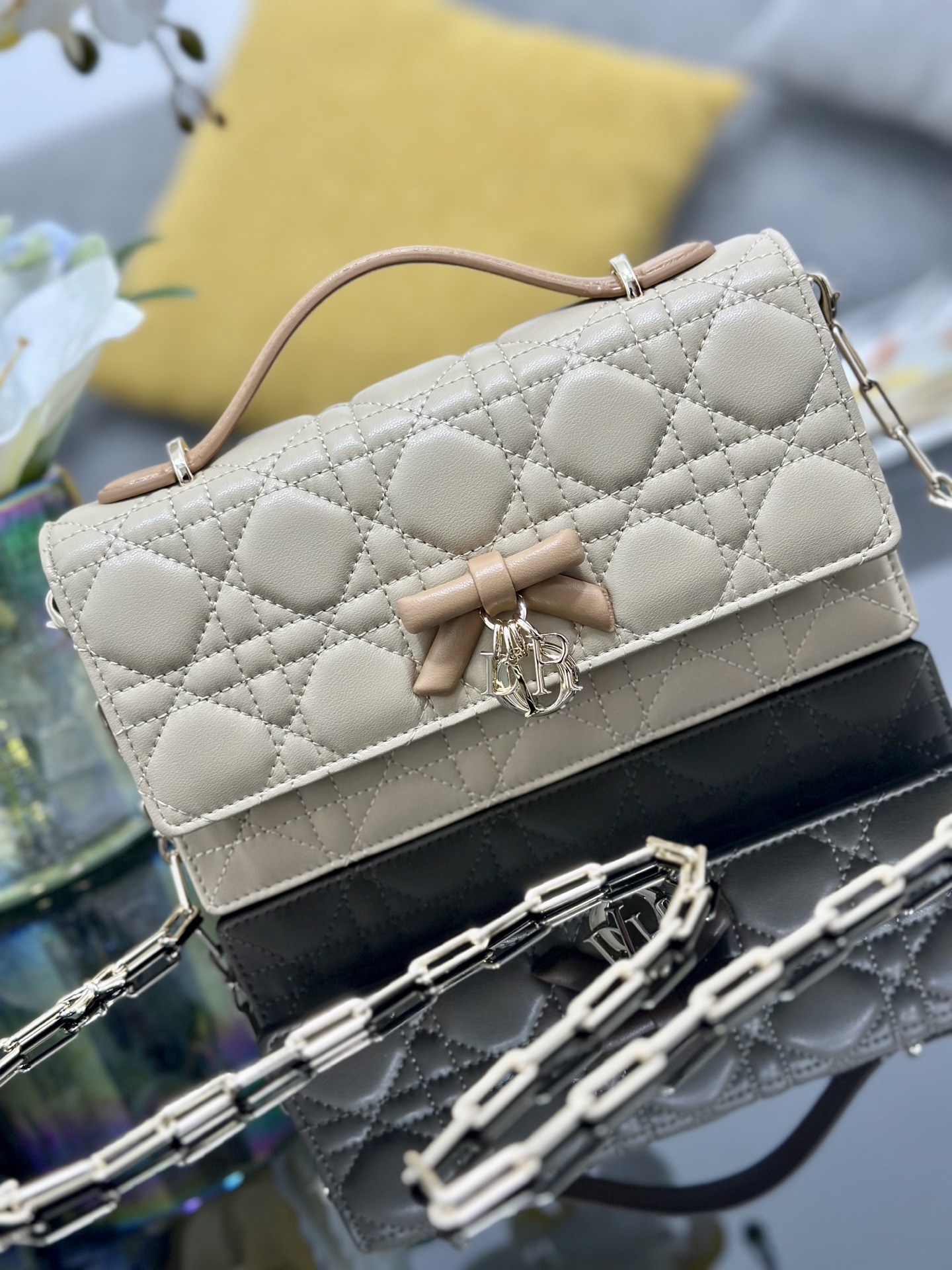 [Dior] 디올 미스 디올(Miss Dior) 보우 램스킨 탑핸들 체인 파우치 (WOC) 가방