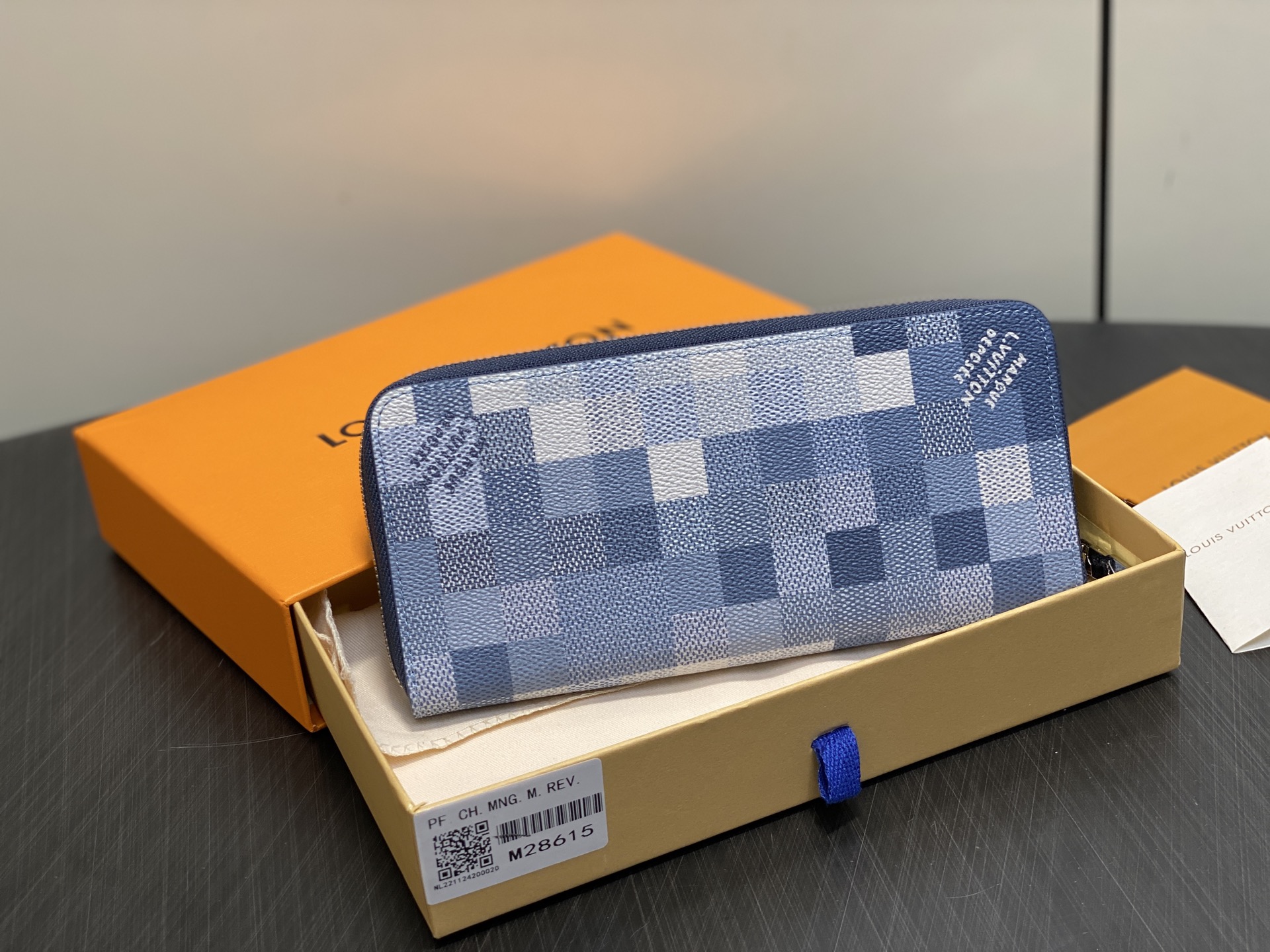 [Louis Vuitton] LV 루이비통 모노그램 마자이크 지피 월릿 호리존탈 (블루) 장지갑