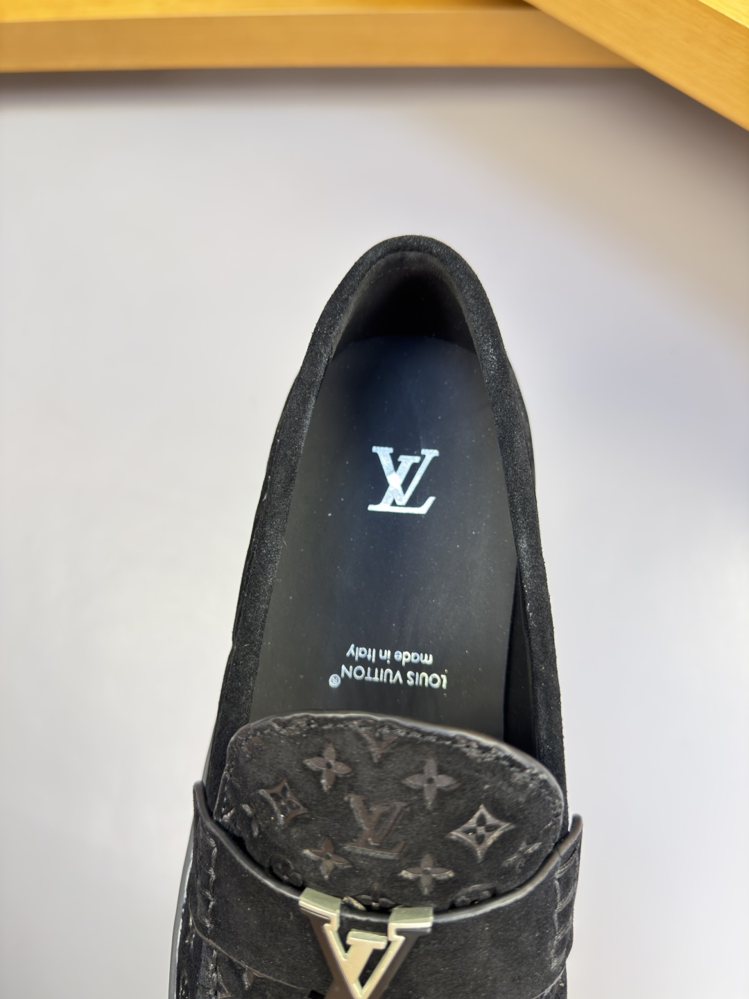 [Louis Vuitton] LV 루이비통 프리미엄 스웨이드 엠보싱 메탈버클 캐주얼 로퍼 신발