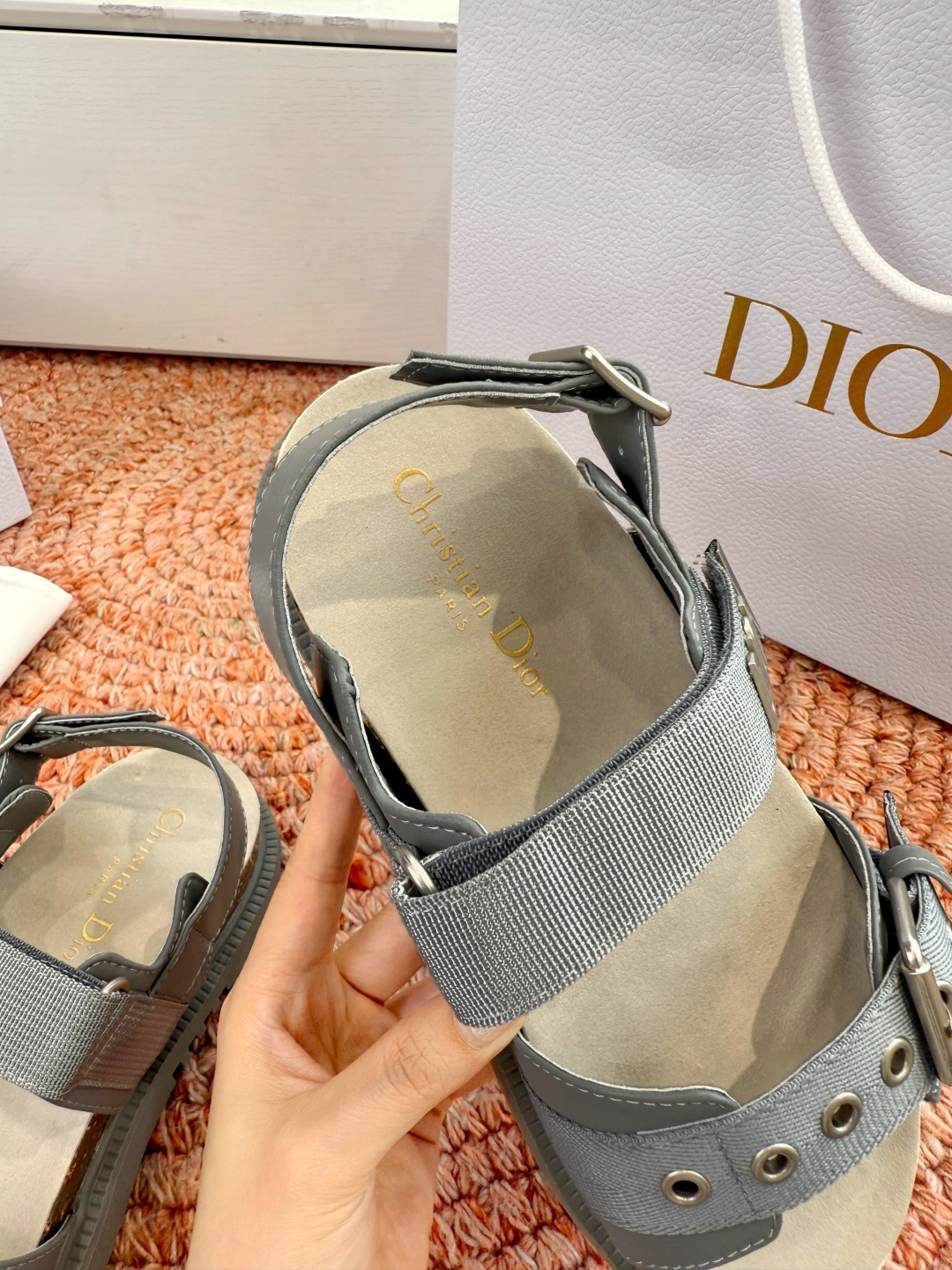 디올(DIOR) CD 버클 샌들 신발