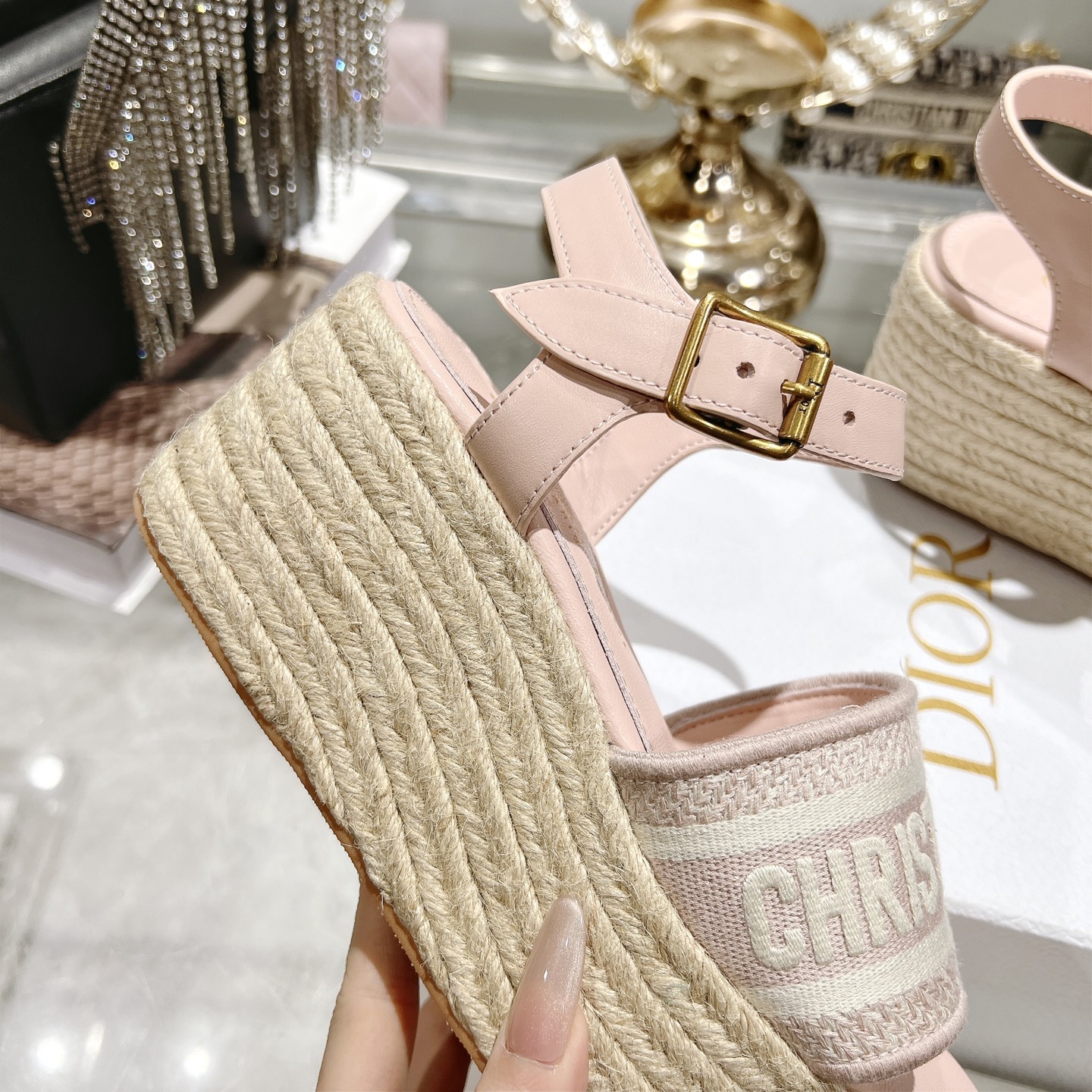 디올(DIOR) Dway 로고 밴드 앵클 스트랩 웨지 샌들 신발