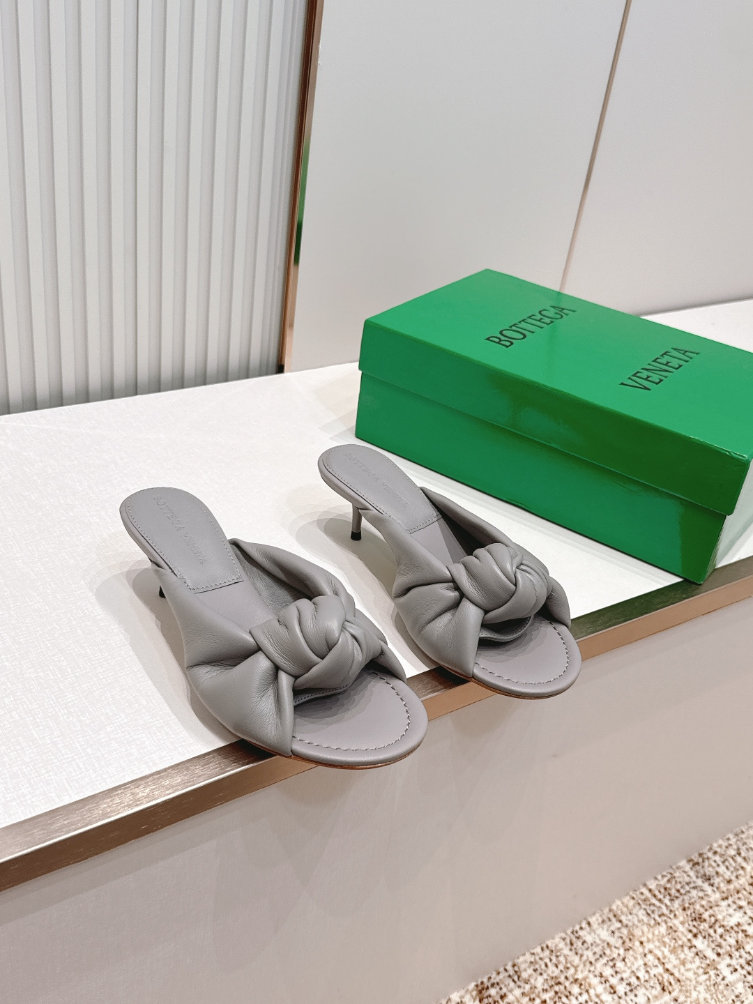보테가 베네타(BOTTEGA VENETA) 체리 트위스트 뮬 힐 신발