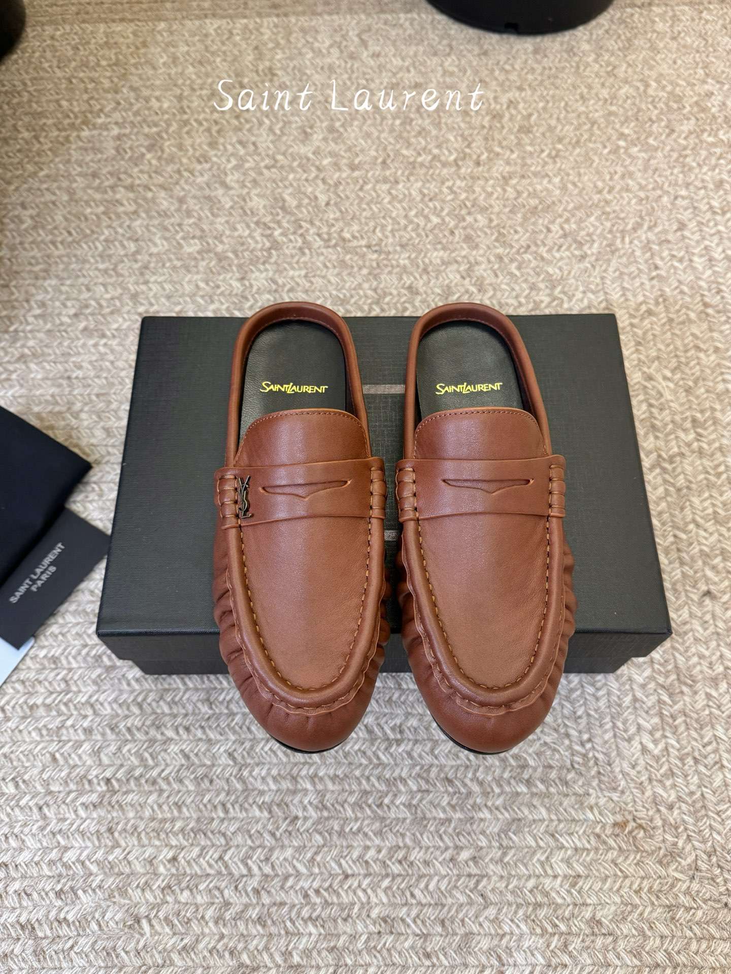 생로랑(SAINT LAURENT) 카프 레더 페니 백리스 로퍼 신발