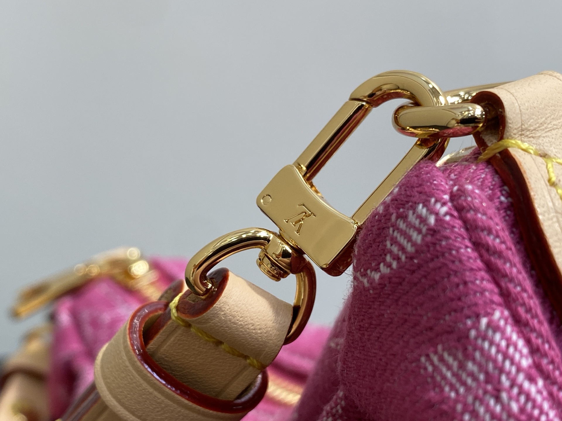 [Louis Vuitton] LV 루이비통 모노그램 데님 포쉐트 밸리 (로즈 핑크) 가방