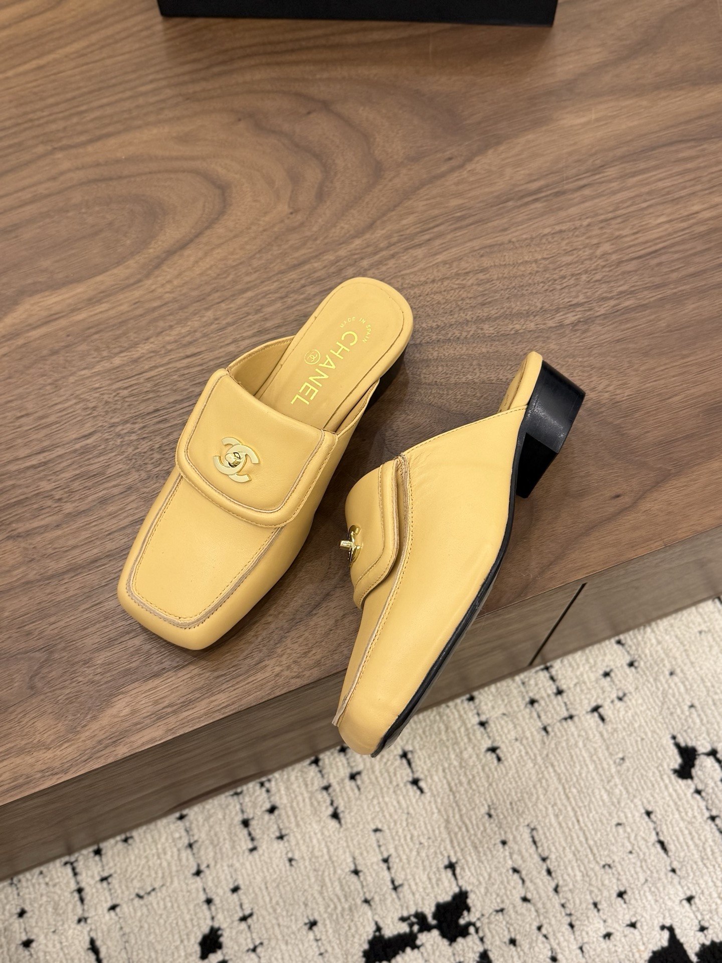 샤넬(CHANEL) 스퀘어토 미들굽 슬리퍼 신발