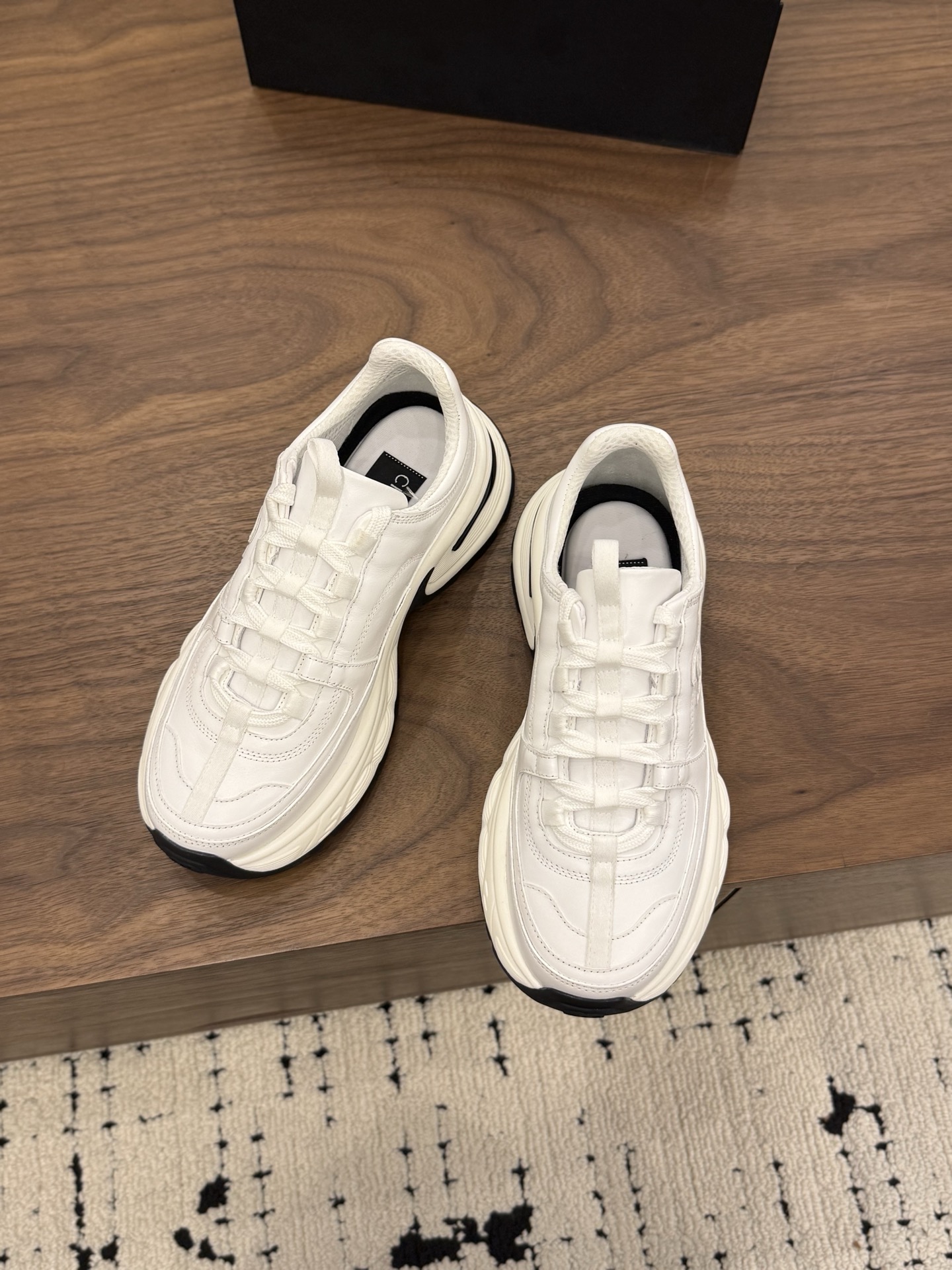 샤넬(CHANEL) 배색 캐주얼 스니커즈 신발