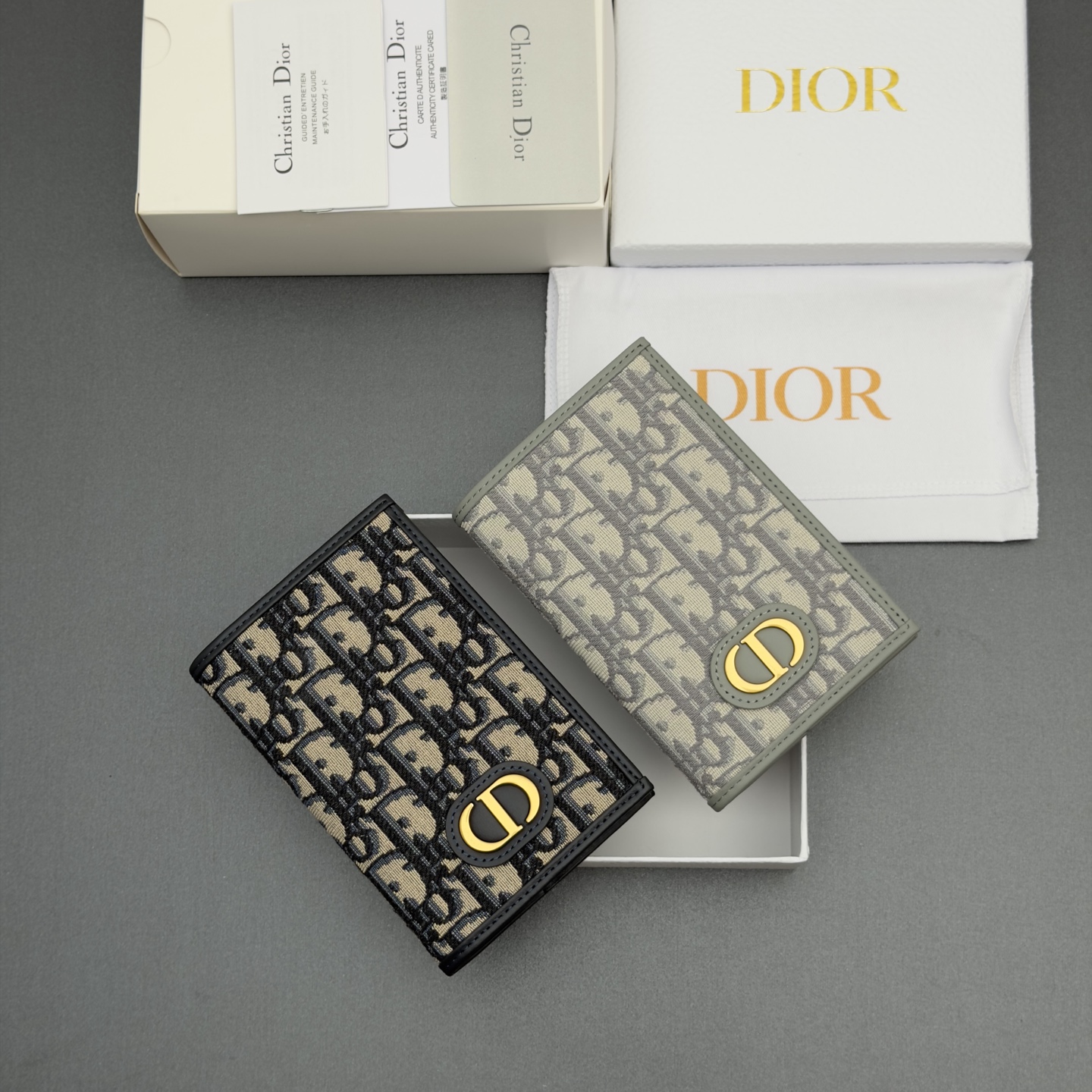 [Dior] 디올 30 Montaigne 몽테인 블루 오블리크 패스포트 홀더 지갑