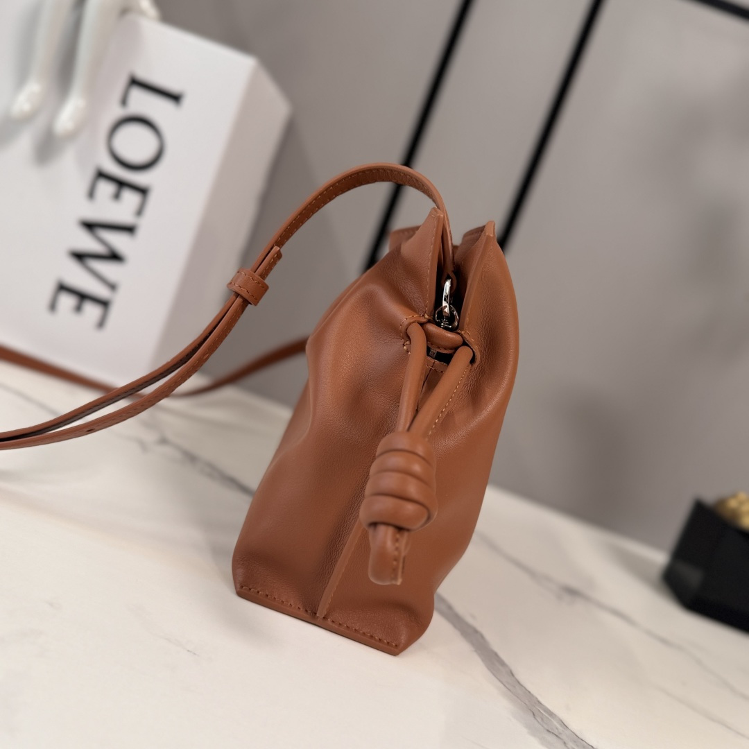 LOEWE 로에베 Flamenco 플라멩코 퍼스 나파 카프스킨 파우치 숄더백 가방