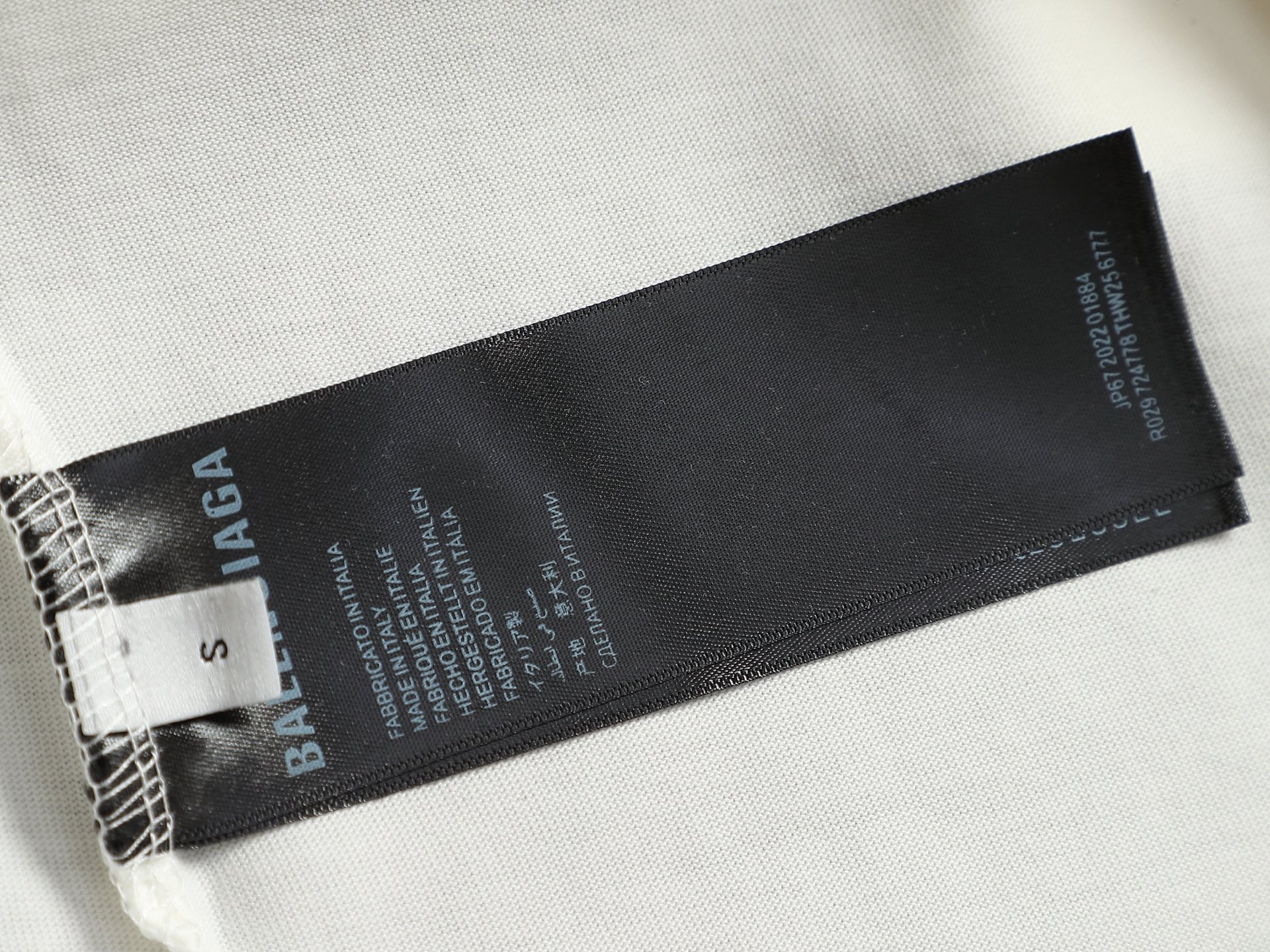 발렌시아가(BALENCIAGA) 테이프 프린팅 워싱 반팔 티셔츠 상의 의류
