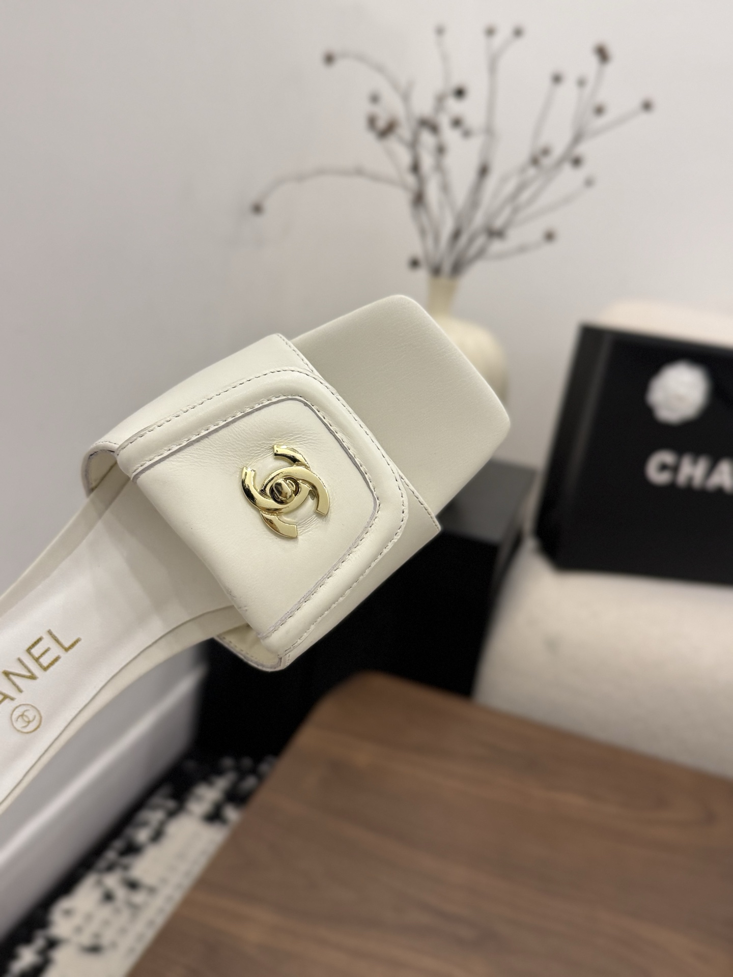 샤넬(CHANEL) 버클 스퀘어토 플랫 슬리퍼 신발