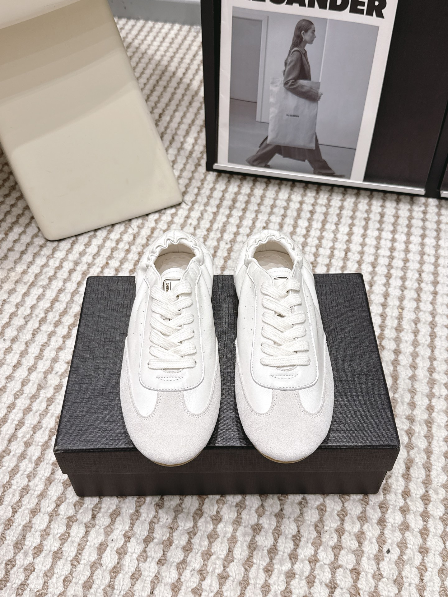 생로랑(SAINT LAURENT) 펀칭 레더 독일군 스니커즈 신발