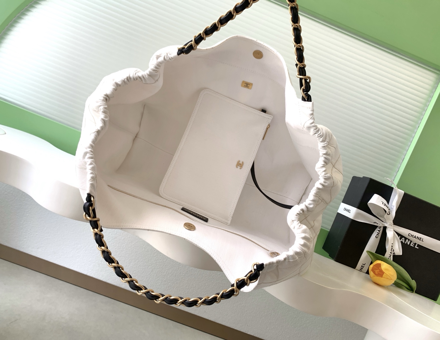 [Chanel] 샤넬 26M 코코비치 화이트 토트백 (AS6191) 가방