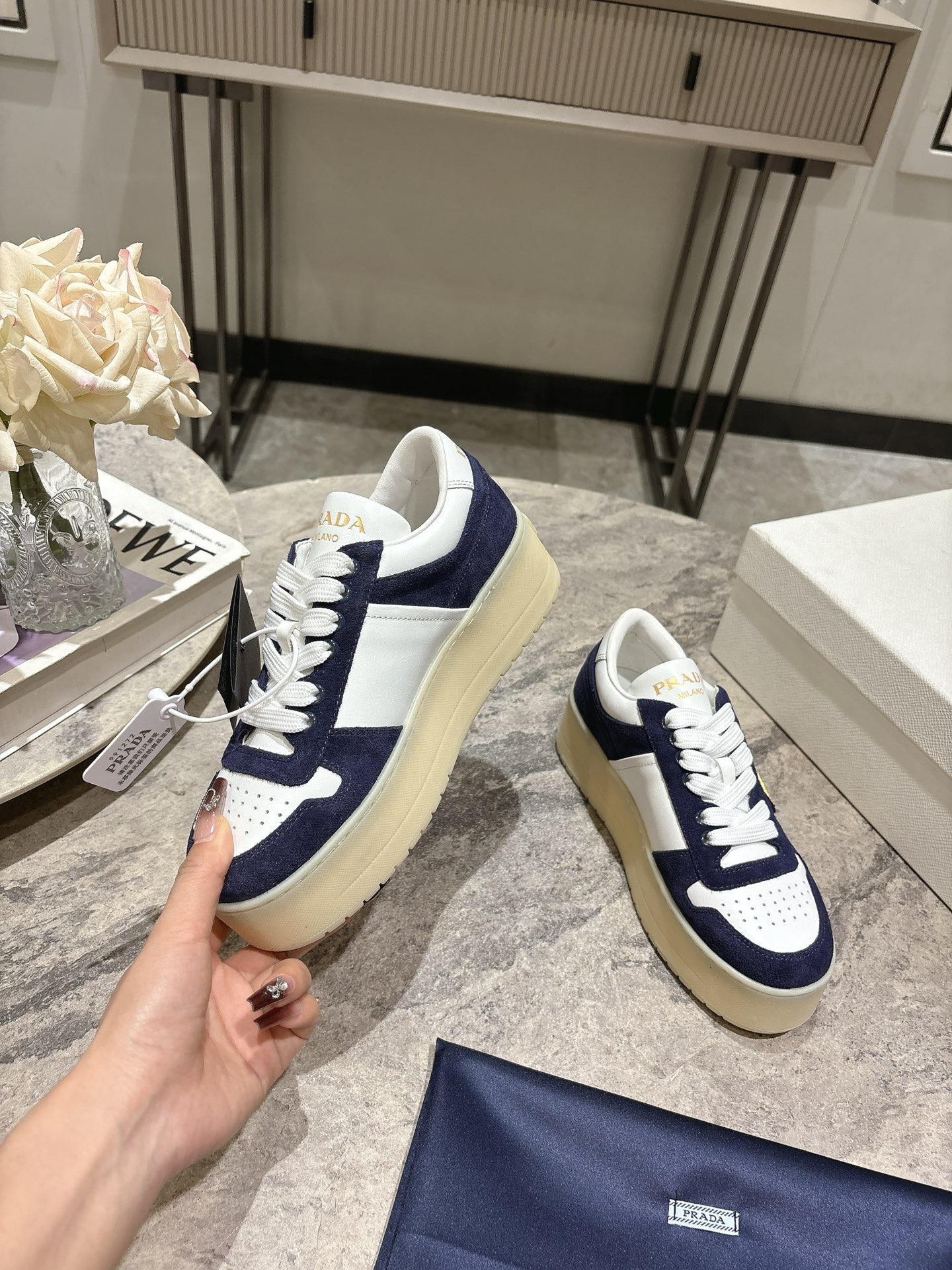 프라다(PRADA) 삼각 로고 플랫폼 스니커즈 신발