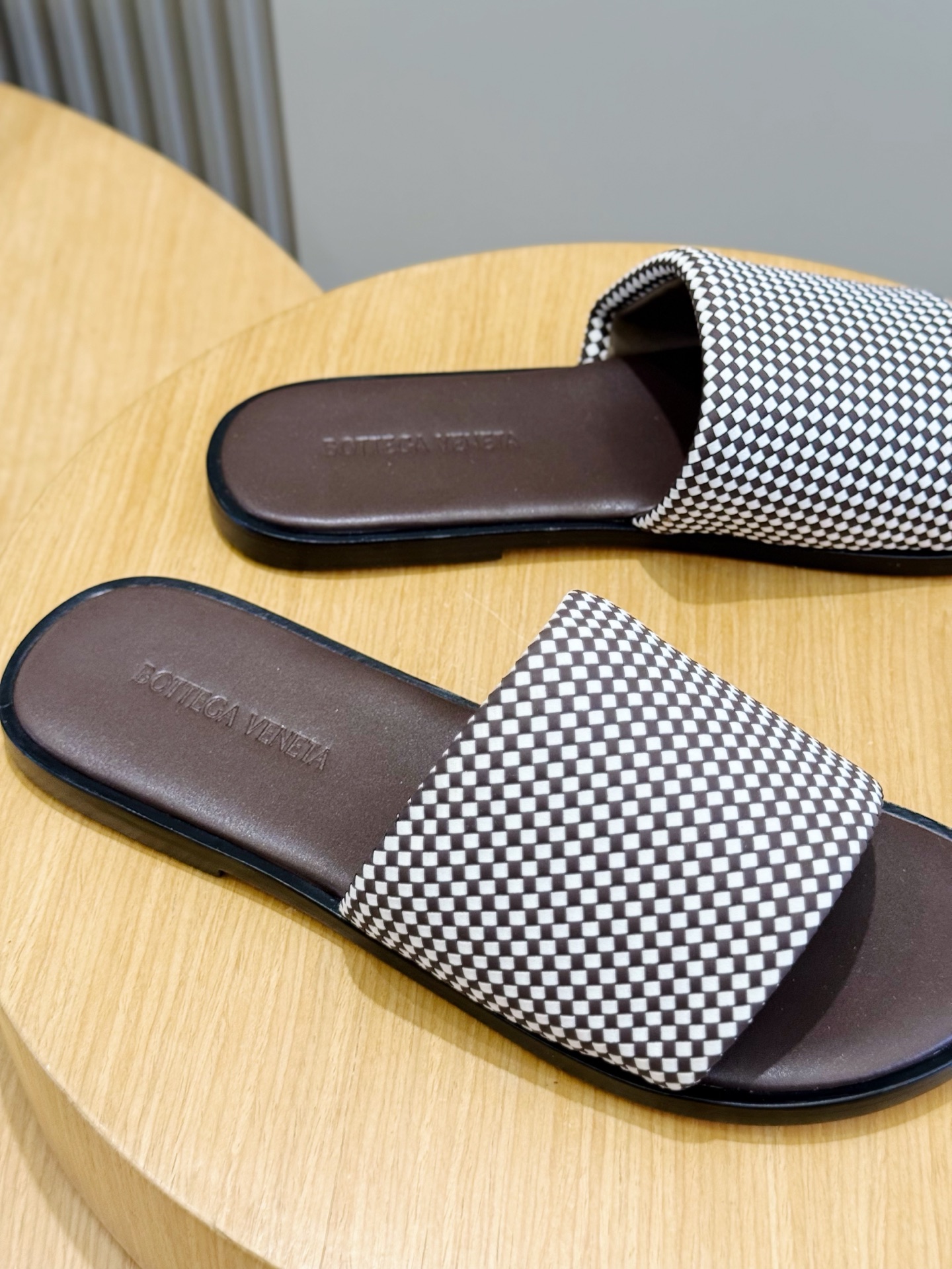 [Bottega Veneta] BV 보테가 베네타 맨즈 웨이브 레더 슬라이드 슬리퍼 신발