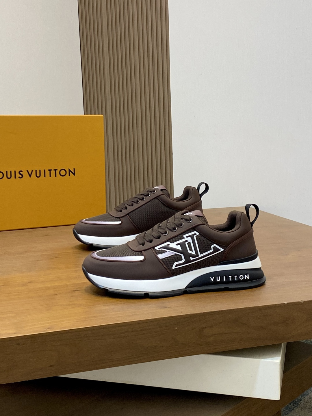 [Louis Vuitton] LV 루이비통 스크립트 로고 LV 트레이너 스니커즈 신발