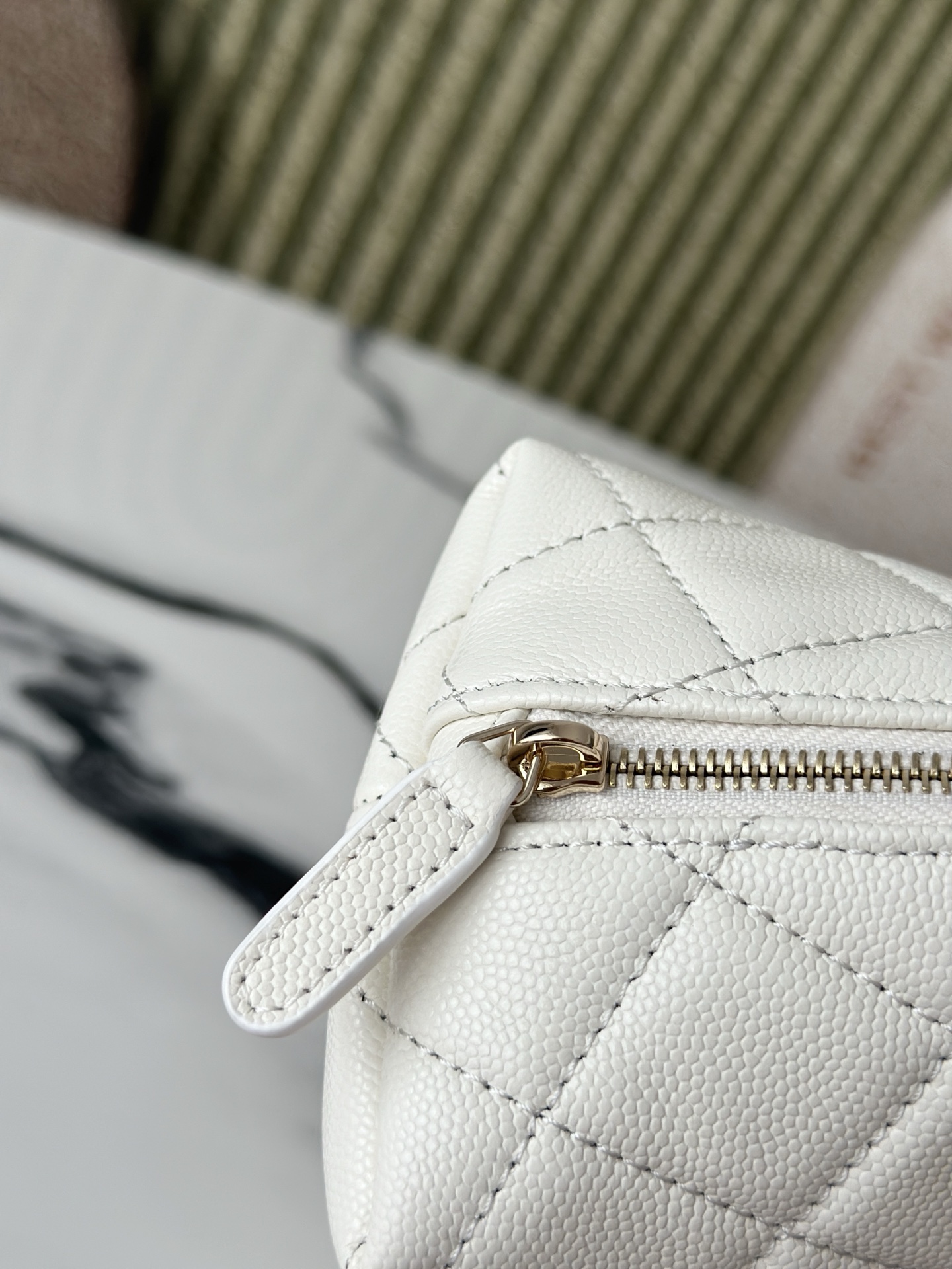 Chanel 샤넬 24B 쉘 메이크업 파우치 백 가방