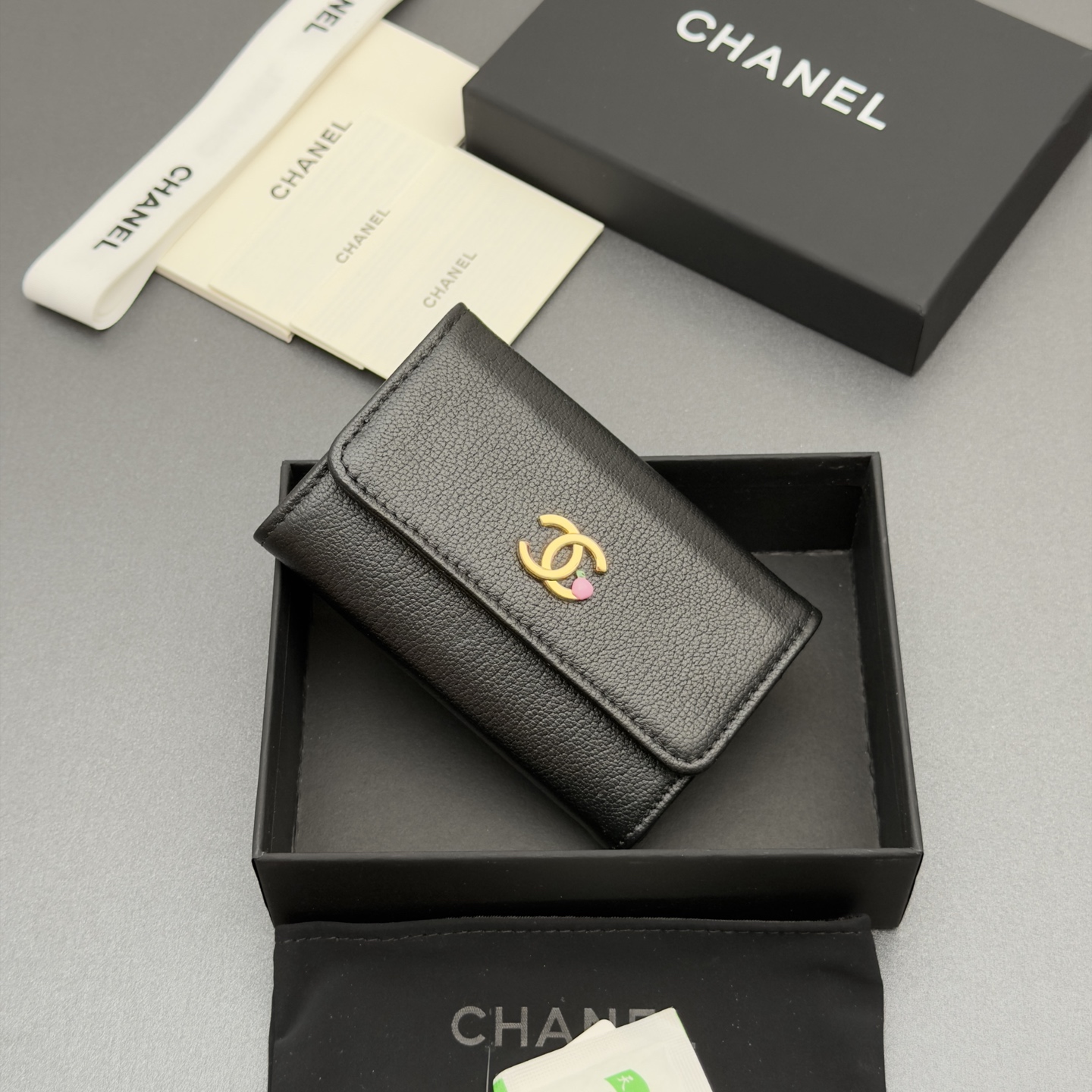 [Chanel] 샤넬 메탈 로고 스냅 카드 지갑