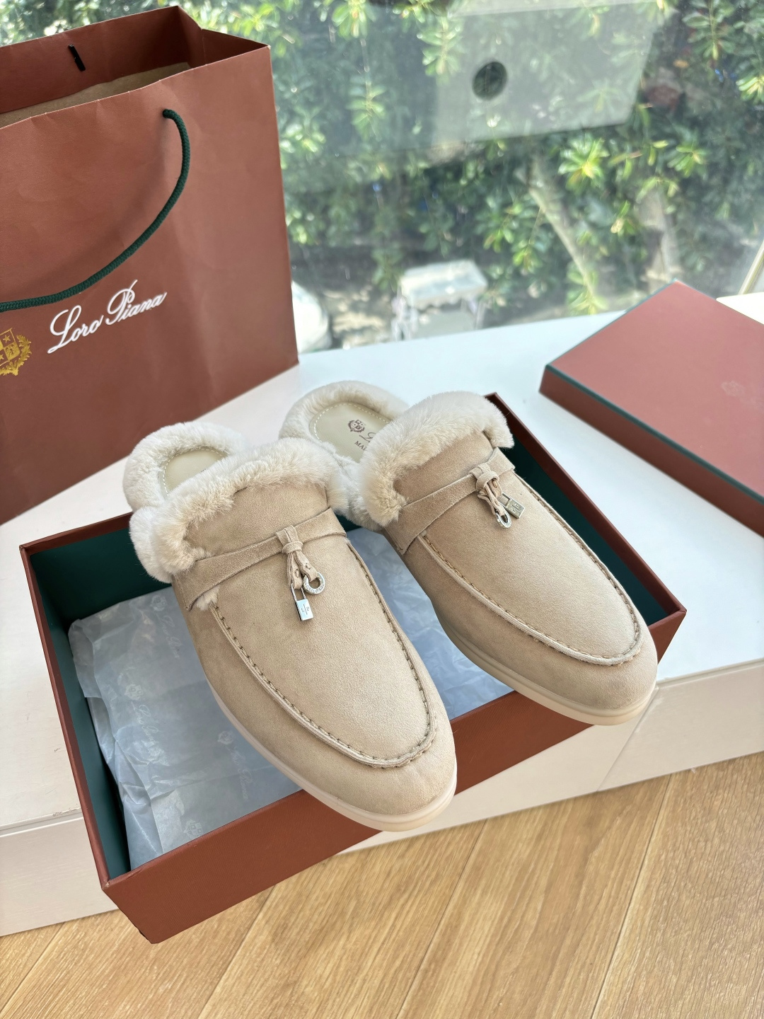 로로피아나(Loro Piana) 커플 퍼 트리밍 스웨이드 뮬 슬리퍼 신발