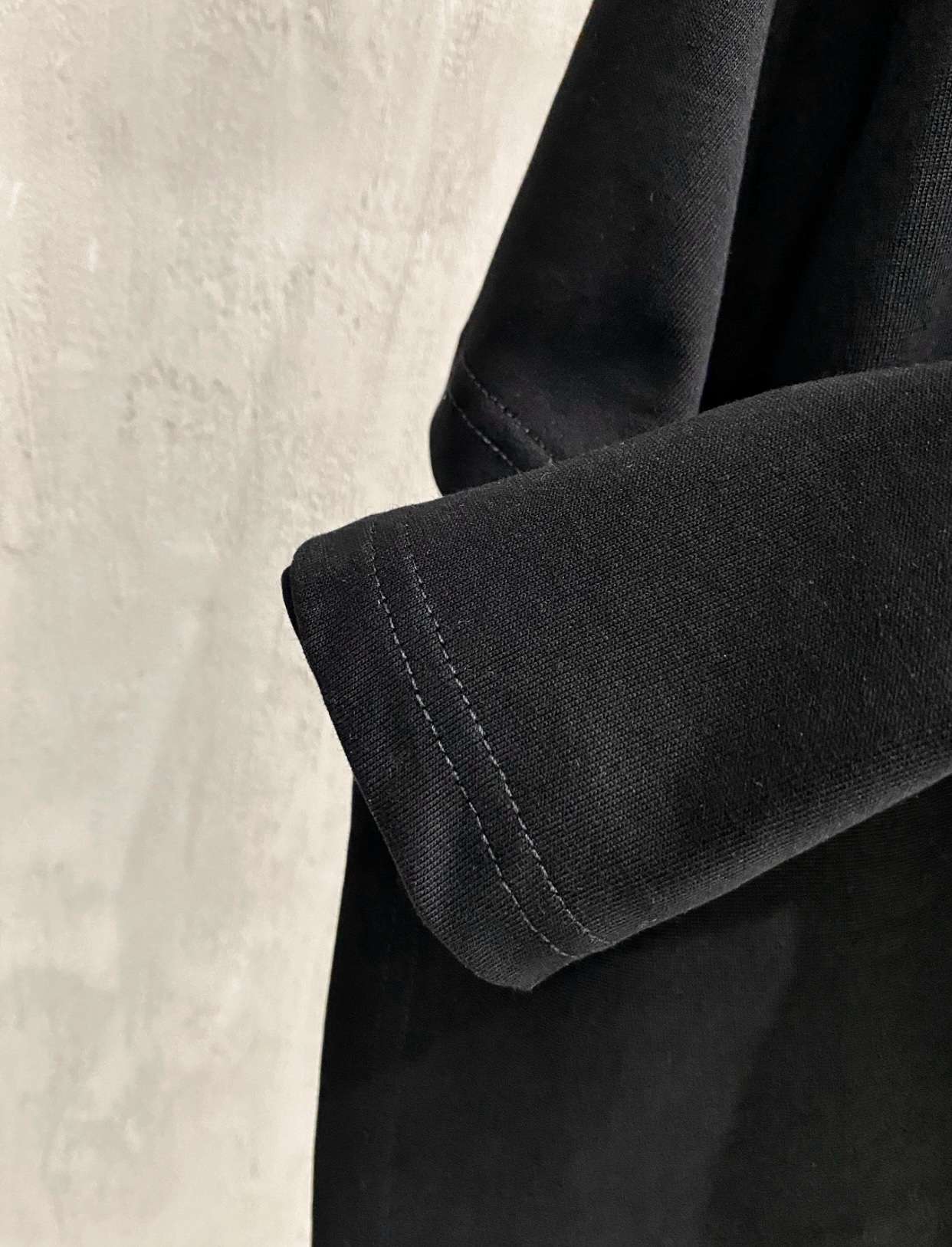 프라다(PRADA) 밀라노 로고 그래픽 프린트 반팔 티셔츠 상의 의류
