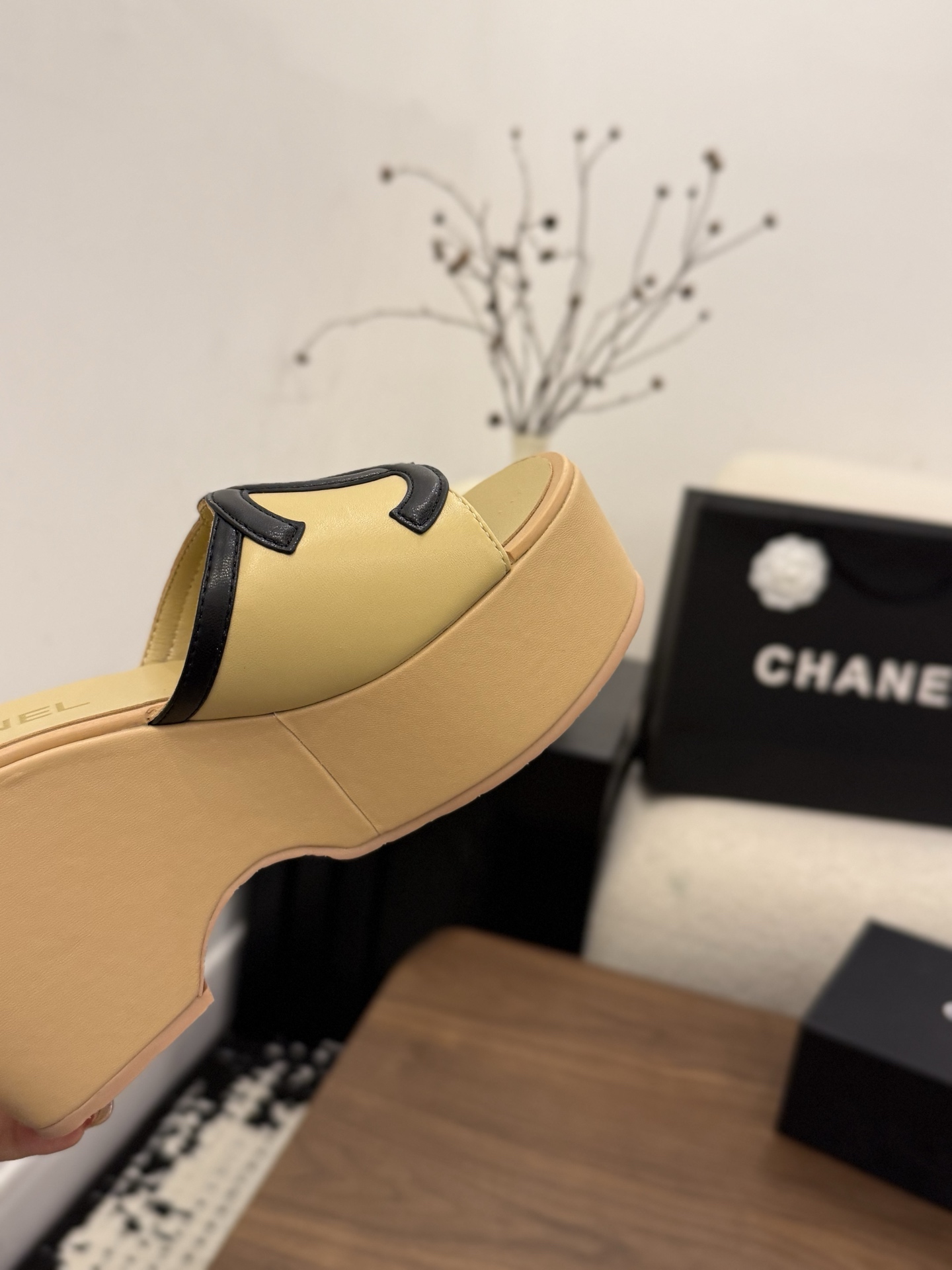 샤넬(CHANEL) 로고 플랫폼 웨지 슬리퍼 신발