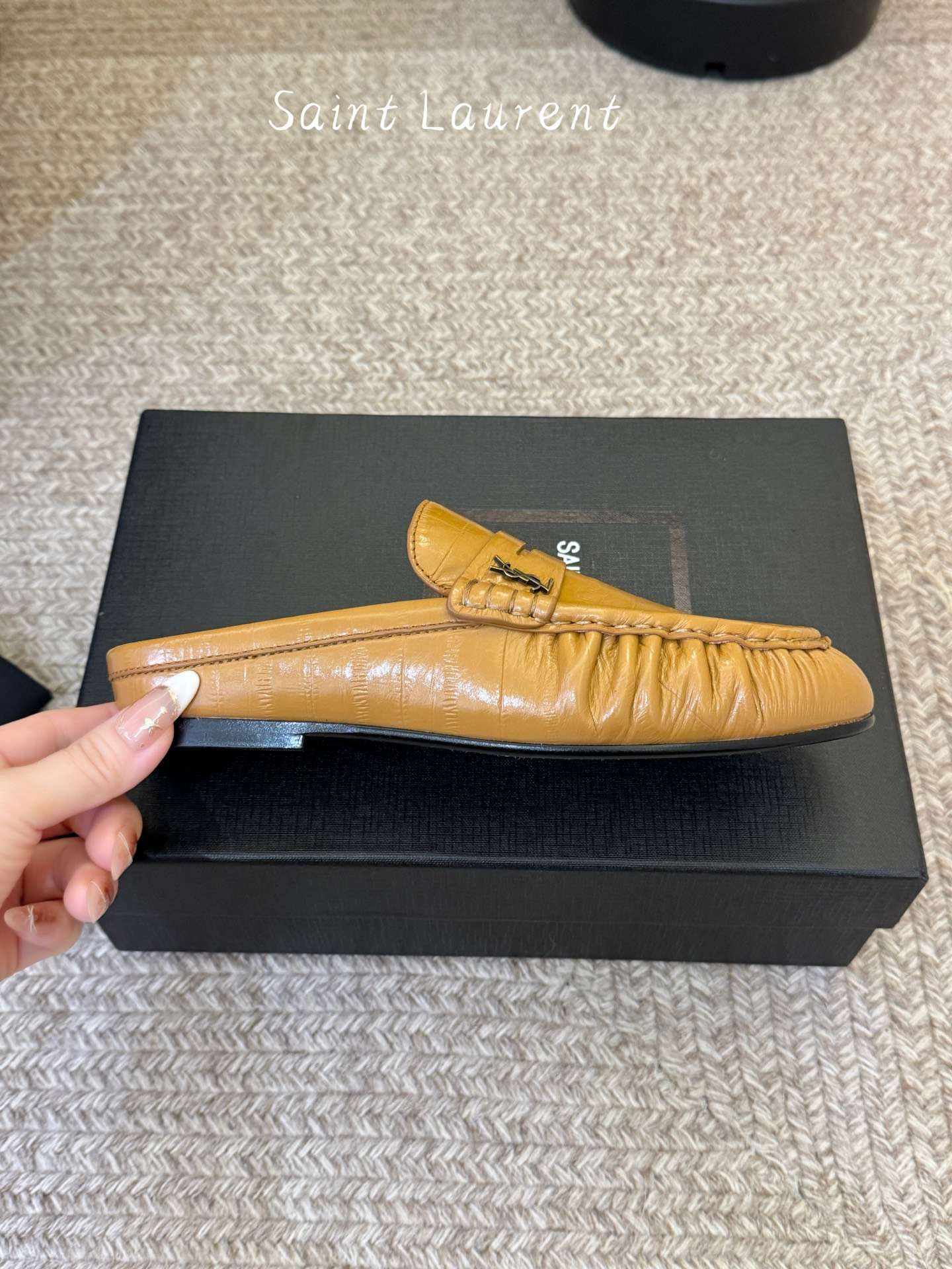 생로랑(SAINT LAURENT) 카프 레더 페니 백리스 로퍼 신발