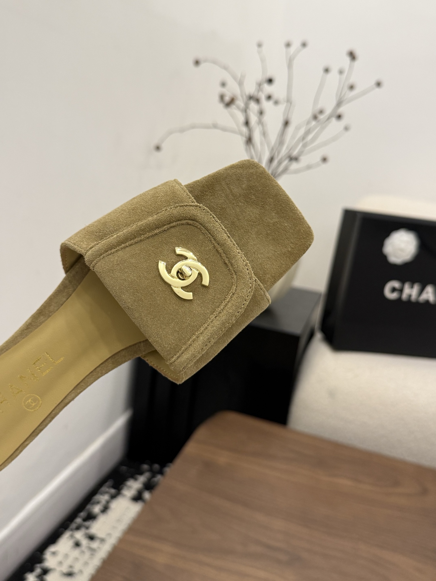 샤넬(CHANEL) 버클 스퀘어토 플랫 슬리퍼 신발