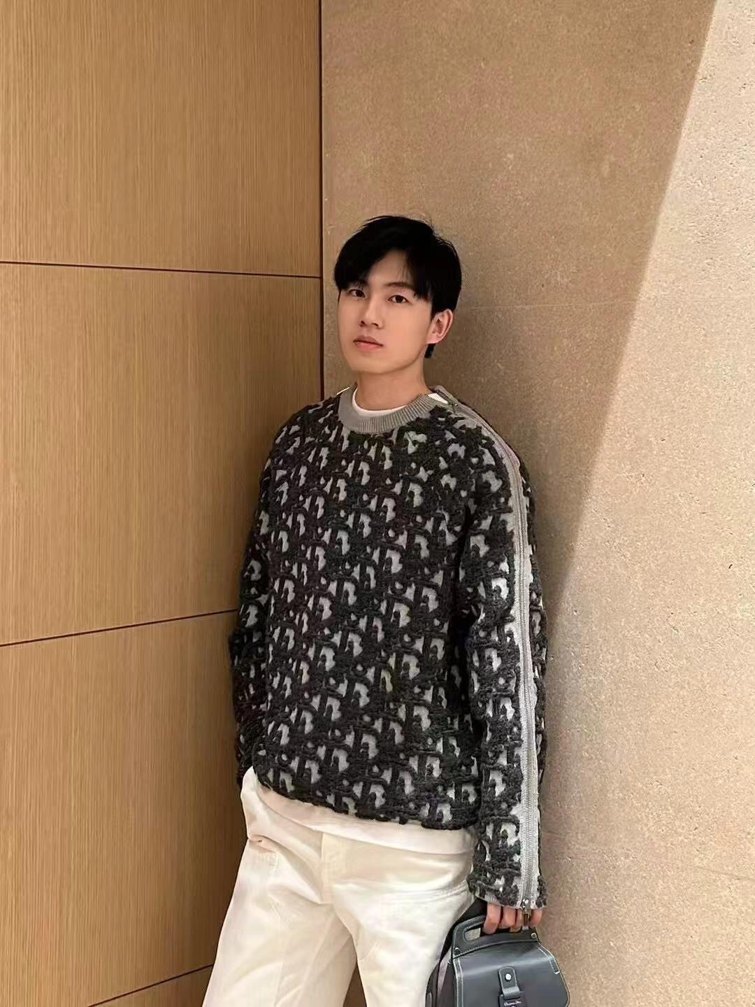 디올(DIOR) 오블리크 자카드 사이드 지퍼 니트 상의 의류