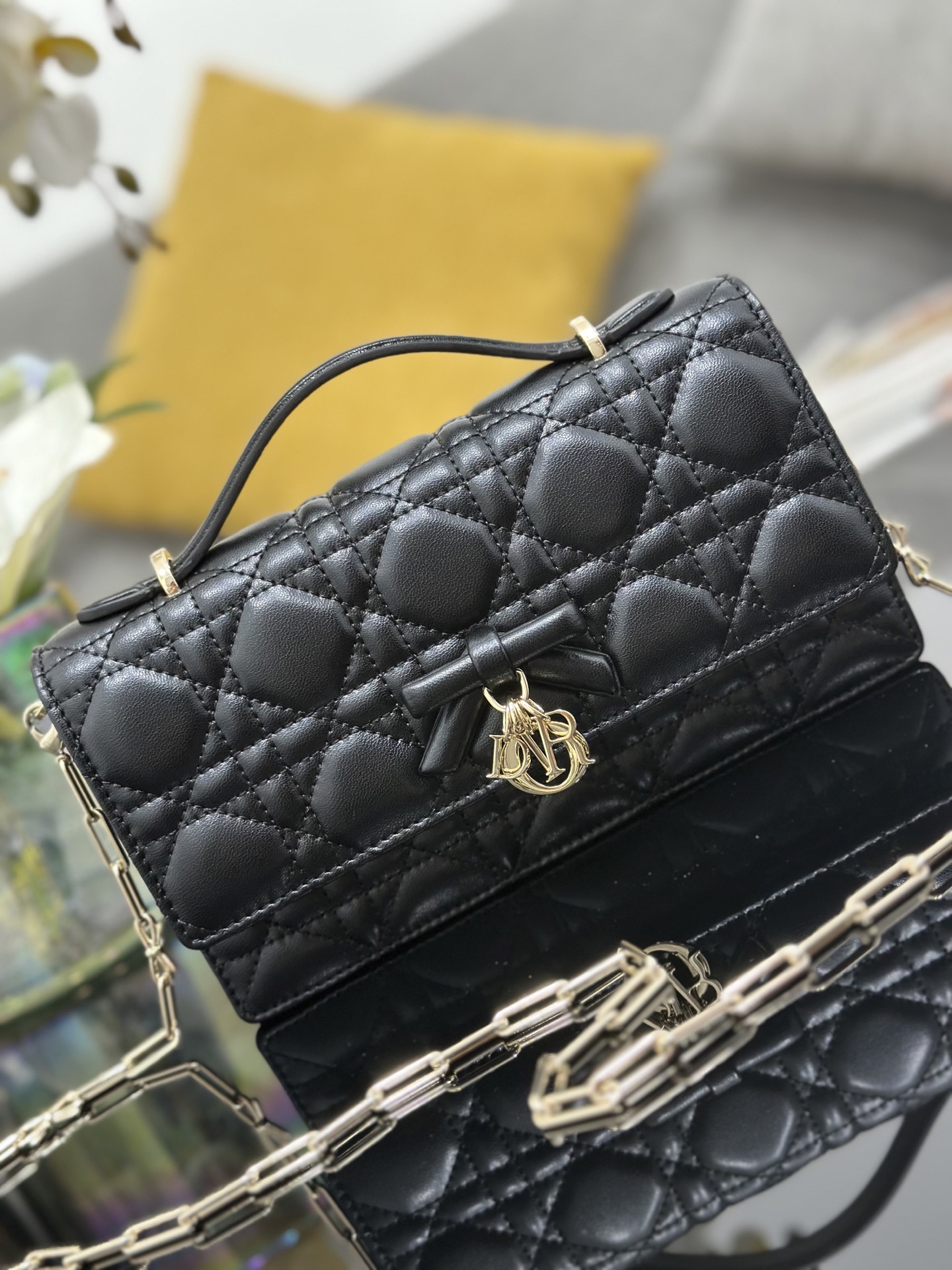 [Dior] 디올 미스 디올(Miss Dior) 보우 램스킨 탑핸들 체인 파우치 (WOC) 가방
