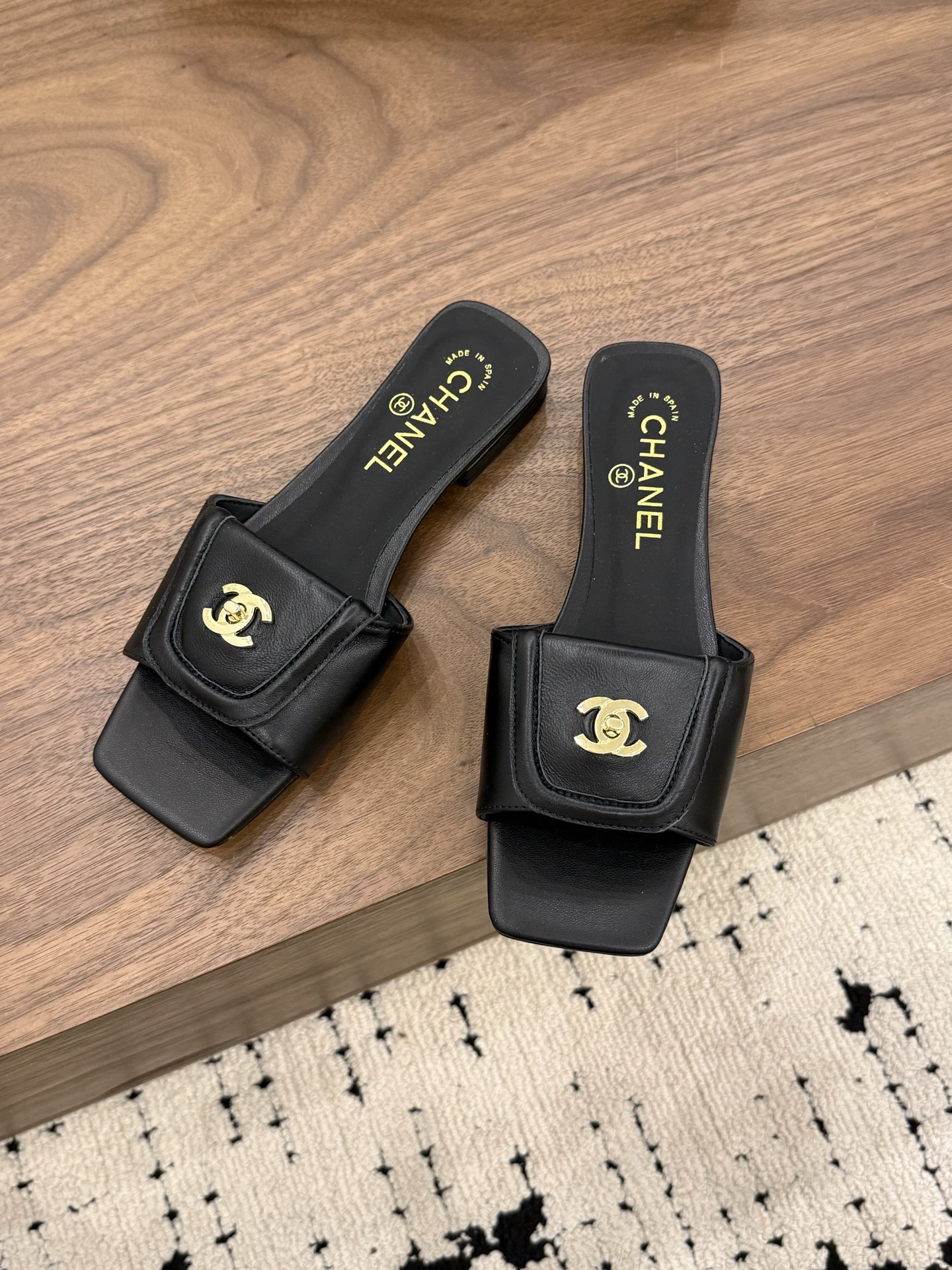 샤넬(CHANEL) 버클 스퀘어토 플랫 슬리퍼 신발