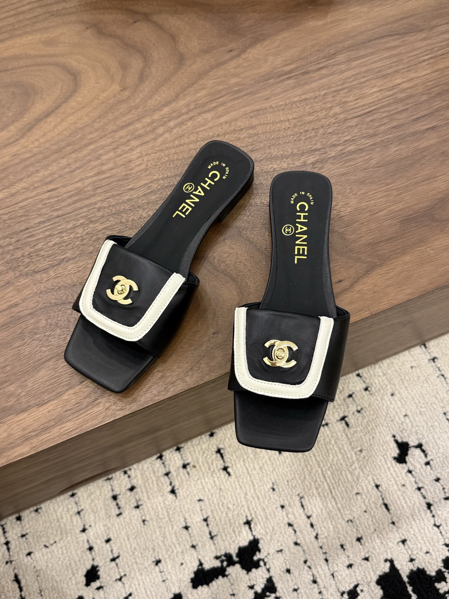샤넬(CHANEL) 버클 스퀘어토 플랫 슬리퍼 신발