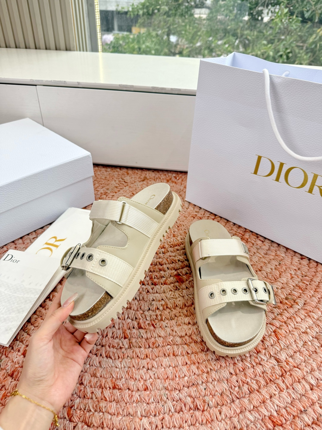 디올(DIOR) CD 버클 슬리퍼 신발