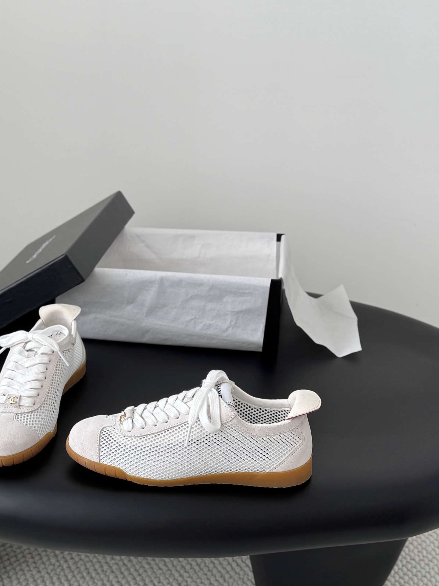 샤넬(CHANEL) 메쉬 스웨이드 배색 로우탑 스니커즈 신발