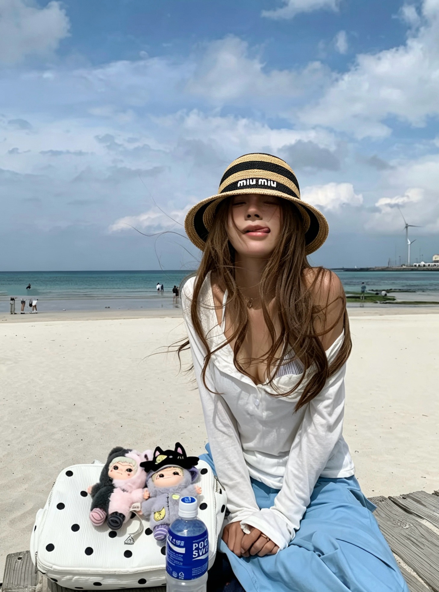 미우미우(MIU MIU) 라피아 배색 버킷햇 모자