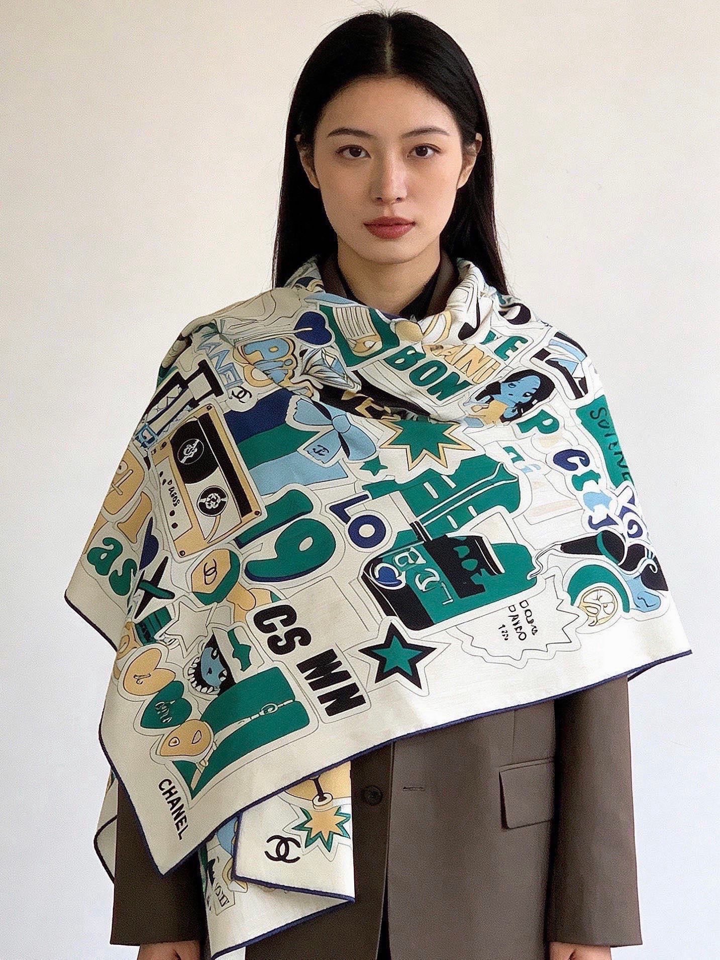 샤넬(CHANEL) 그래픽 패턴 캐시미어 실크 숄 목도리 스카프