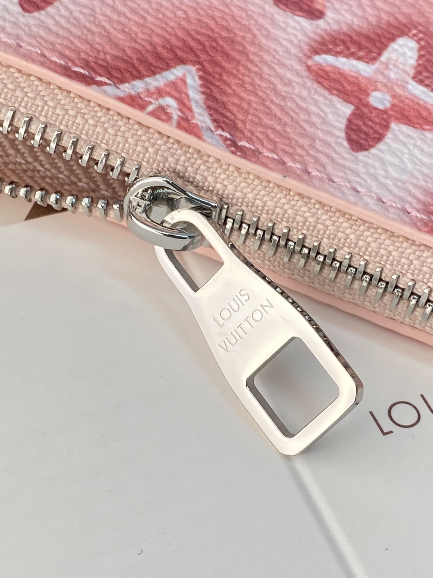 [Louis Vuitton] LV 루이비통 모노그램 자카드 로미 키 파우치 (코튼 핑크) 지갑