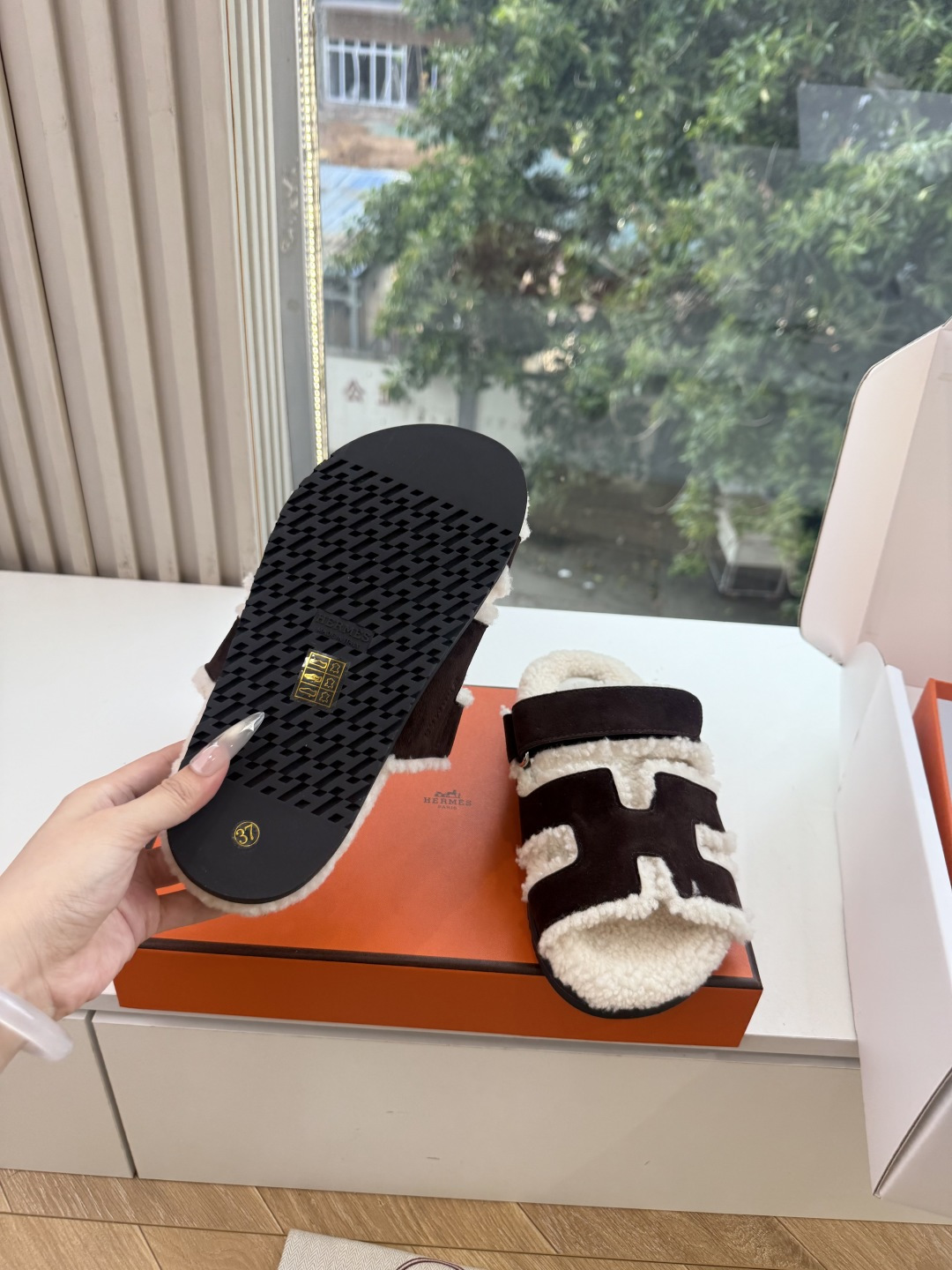 에르메스(HERMES) 시어링 퍼 뮬 슬리퍼 신발