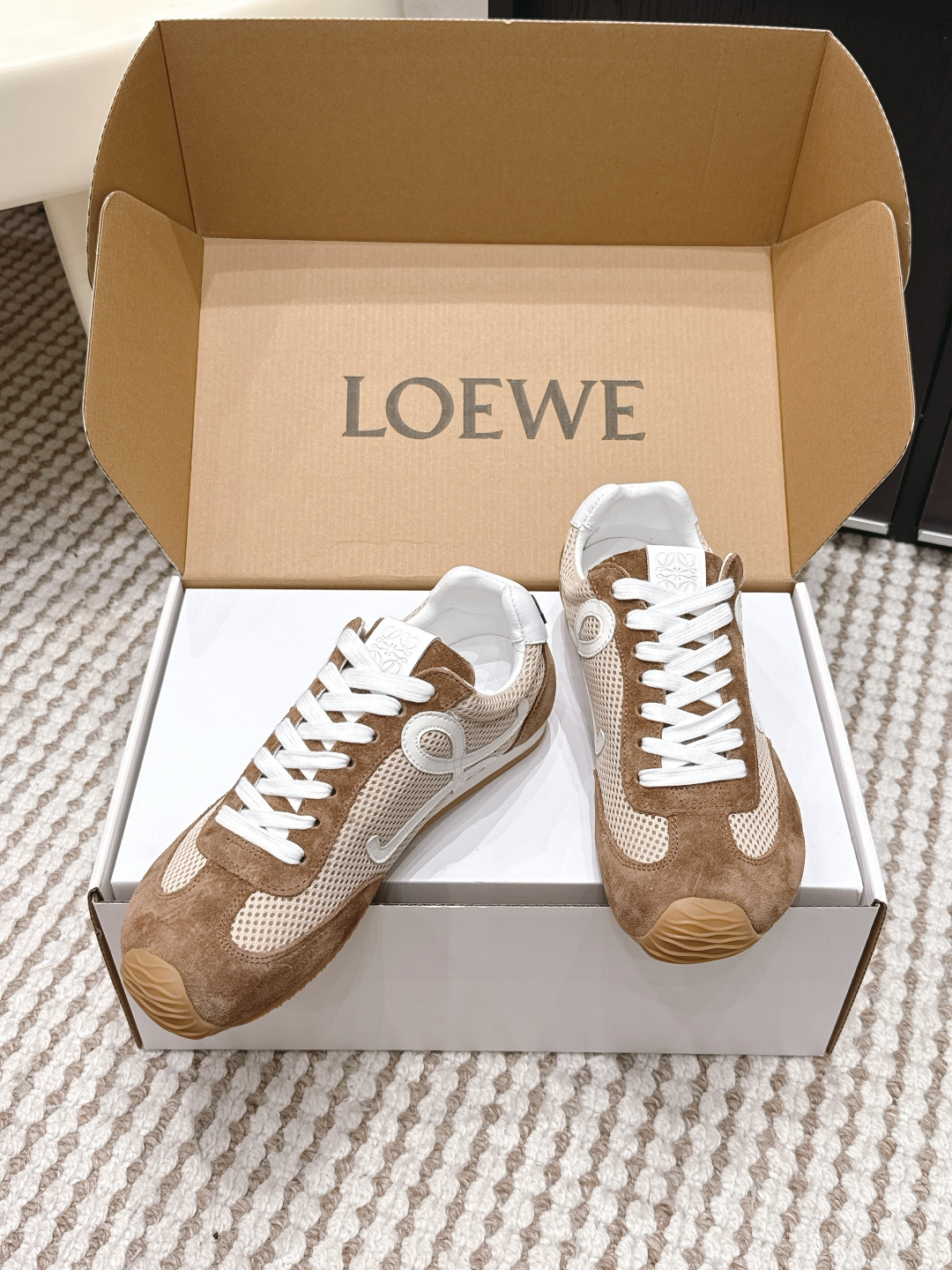 로에베(LOEWE) 스웨이드 메시 러너 스니커즈 신발