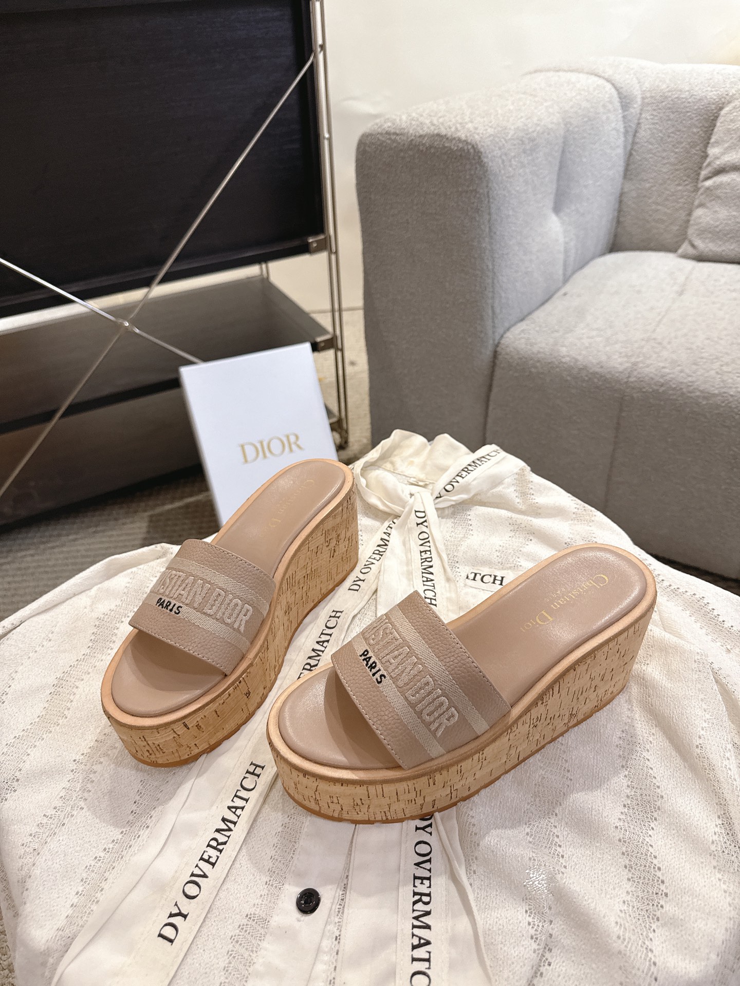 디올(DIOR) 로고 자수 플랫폼 웨지 슬리퍼 신발