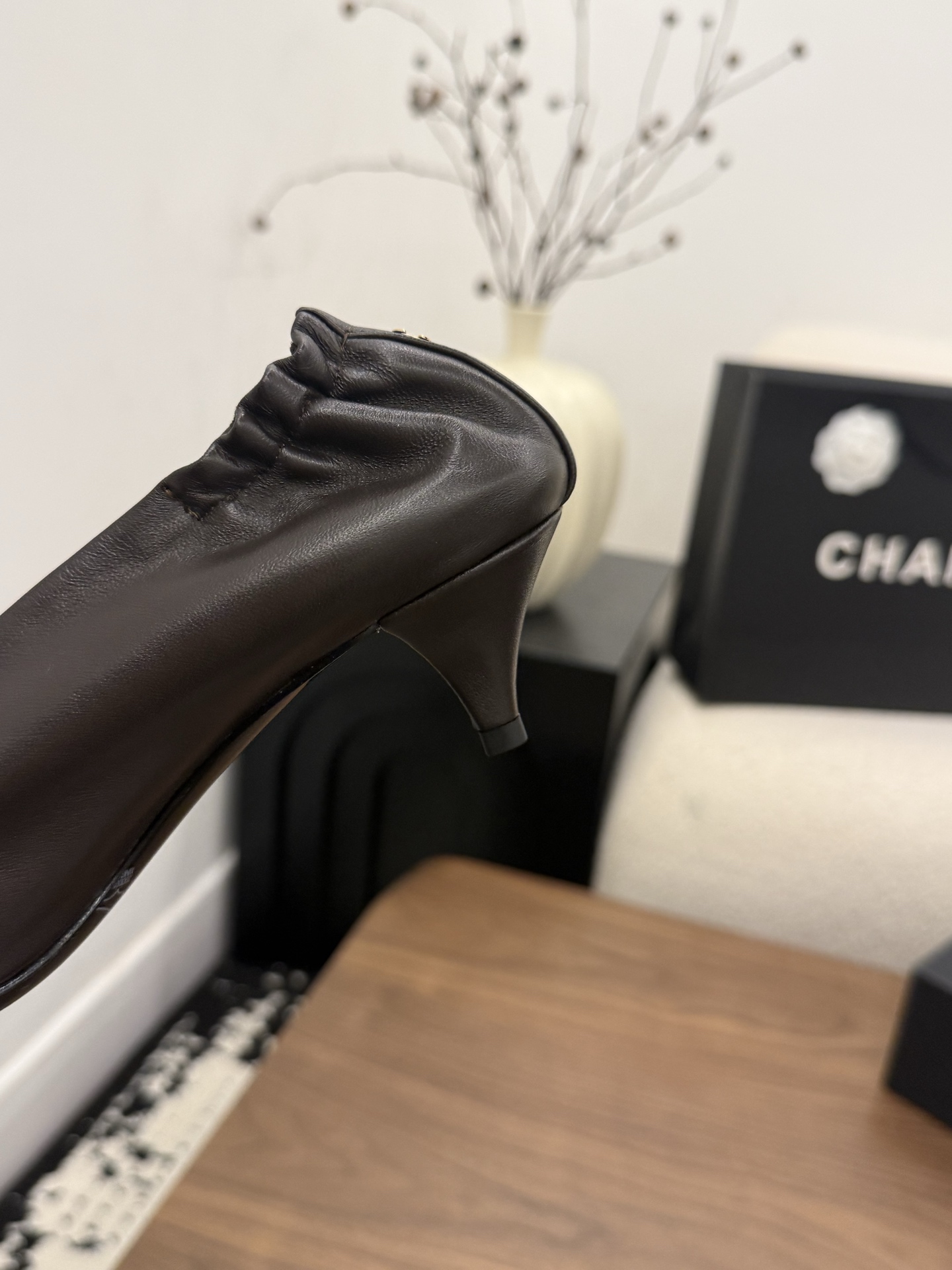 샤넬(CHANEL) 주름 디테일 스틸레토 펌프스 신발