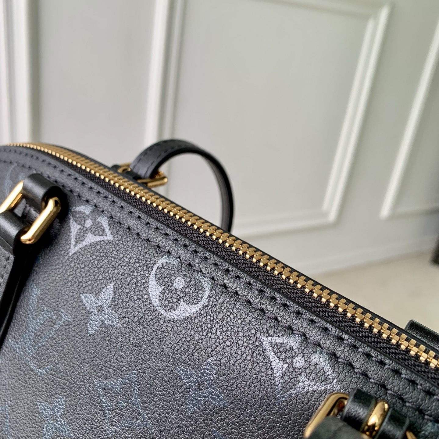 Louis Vuitton Squire East-West LV 루이비통 숄더백 가방