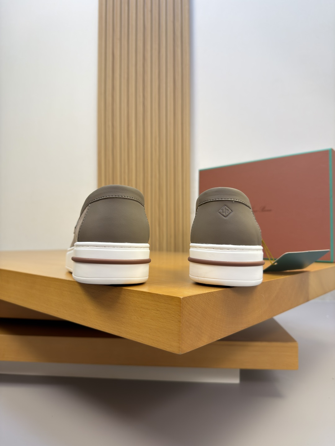Loro Piana LP 로로 피아나 레저 스니커즈 캐줭ㄹ 로퍼 신발