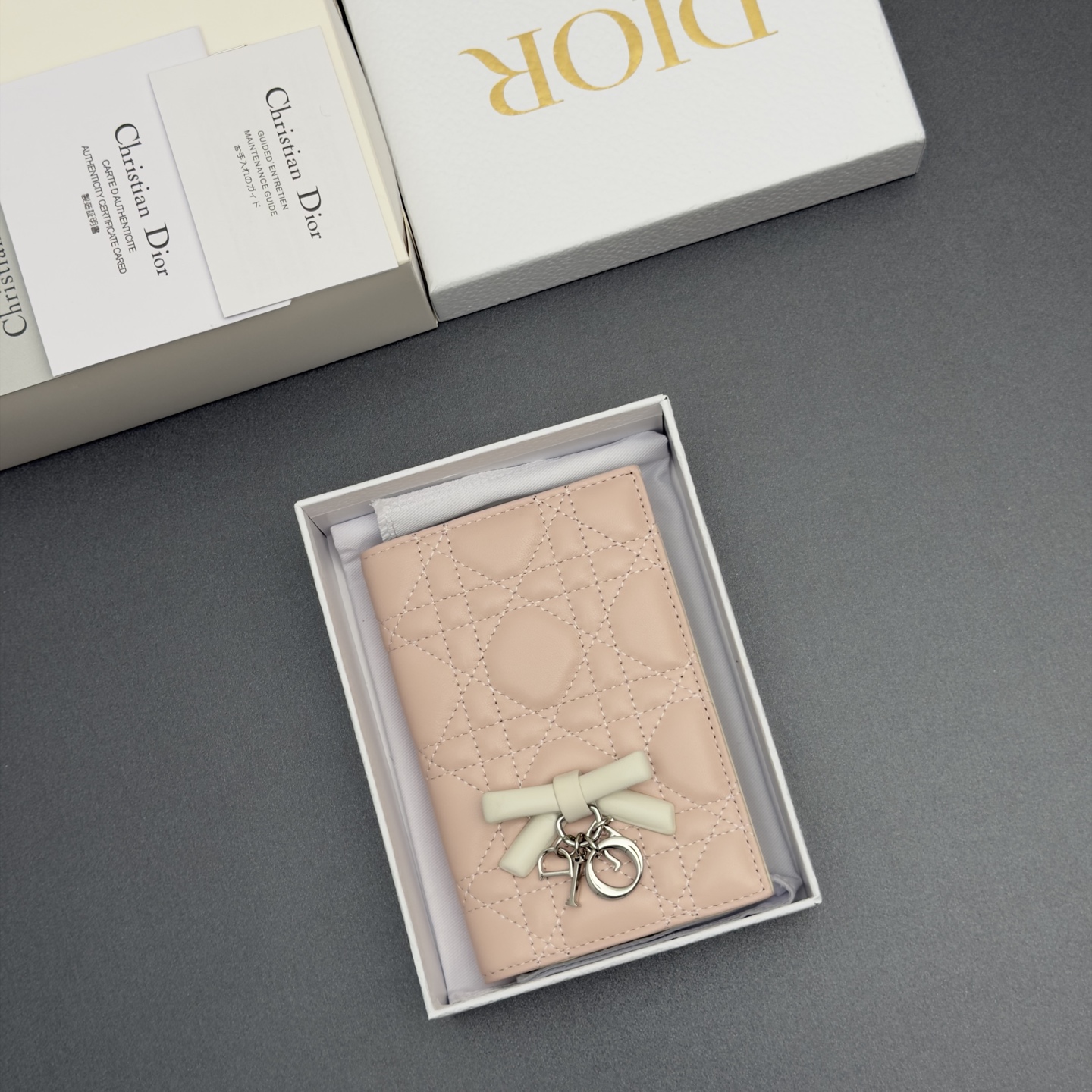 [Dior] 디올 Lady 레이디 까나쥬 램스킨 패스포트 홀더 지갑 / S2626