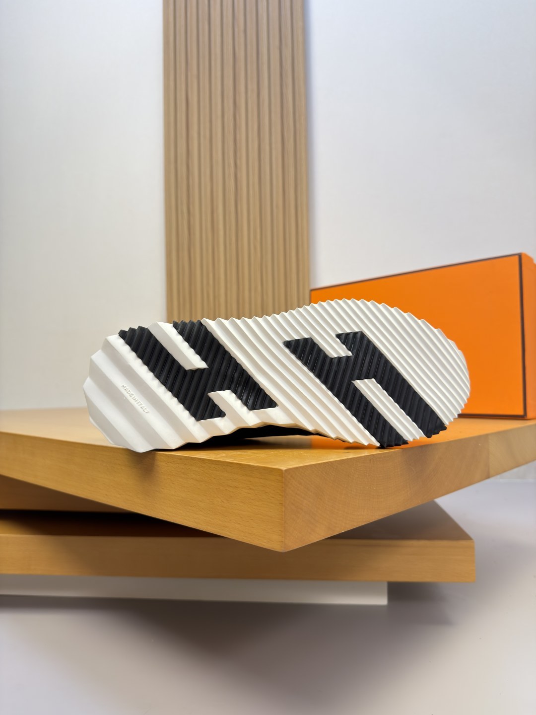 [Hermes] 에르메스 나파 다이아몬드 퍼포레이티드 & 스웨이드 콤비 스니커즈 신발