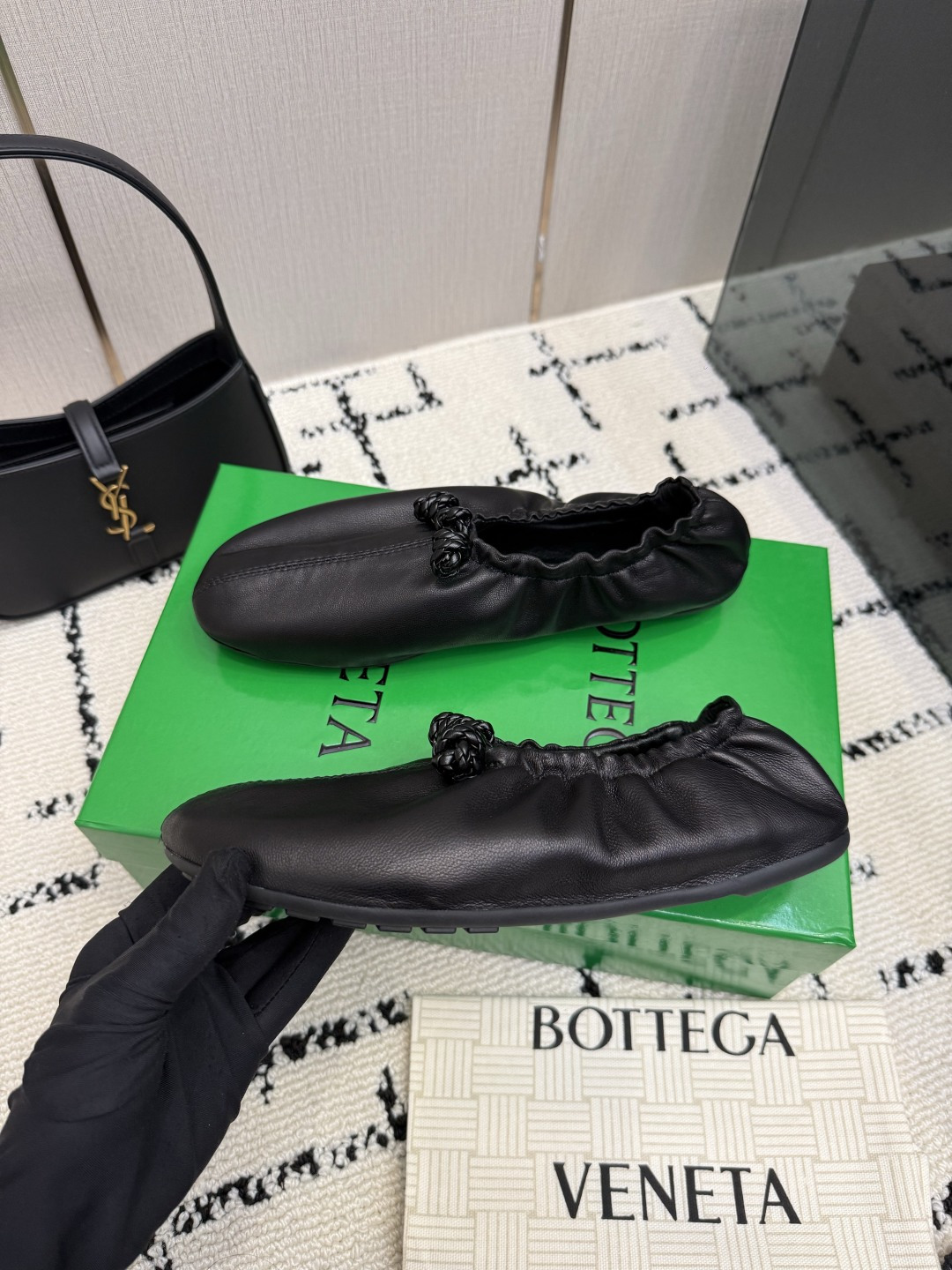 보테가 베네타(BOTTEGA VENETA) 인트레치아토 발레리나 플랫 신발