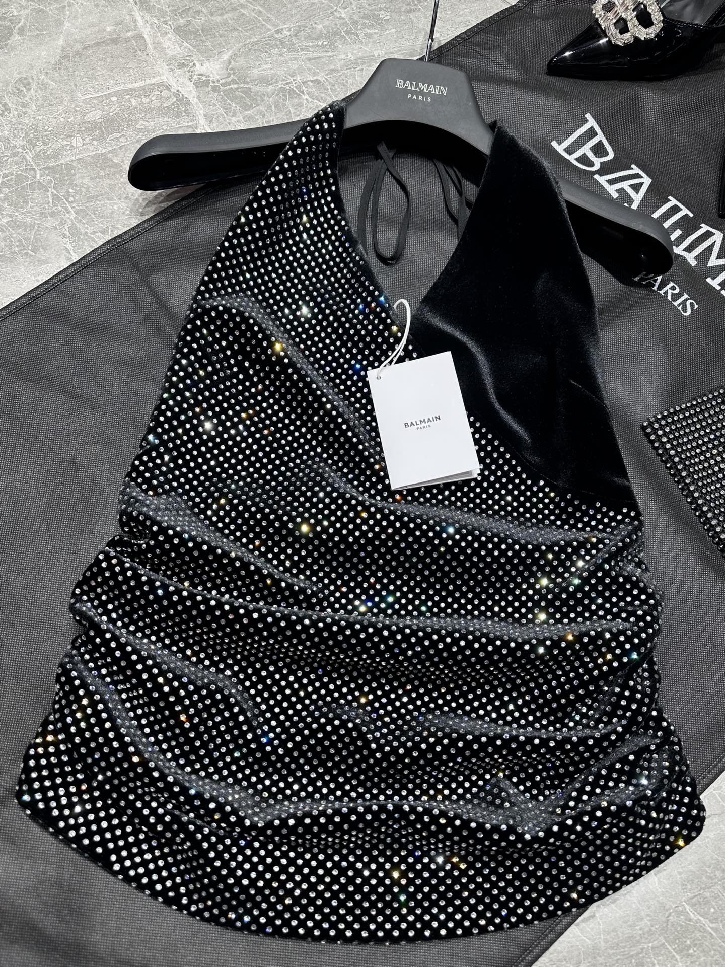 [Balmain] 발망 홀터넥 크리스탈 벨벳 베스트 탑 (블랙) 의류